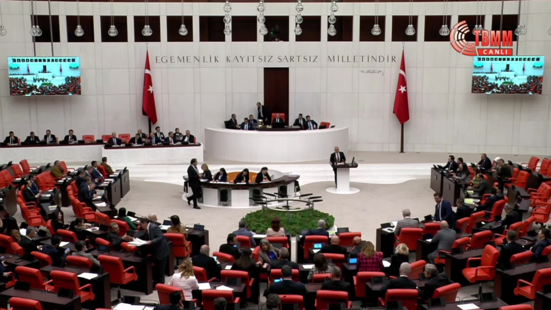 TBMM'DE BÜTÇE GÖRÜŞMELERİ... ÖMER FARUK GERGERLİOĞLU: “HASTAYI DİNLEMEZSEN TEŞHİS YARIM KALIR. KÜRT TEYZELER, AMCALAR, DERDİNİ TÜRKÇE ANLATAMAYANLAR ZOR DURUMDA”