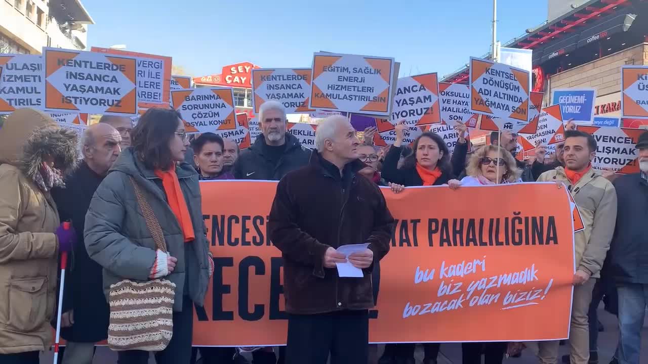 ANKARA HALKEVLERİ, YOKSULLUK VE HAYAT PAHALILIĞINI  PROTESTO ETTİ. KİBAR: "EKMEK ALIRKEN, SU ALIRKEN, GİYİNİRKEN VERGİ ÖDÜYORUZ.  PEKİ, OLUŞAN BÜTÇEDEN HALKA NE DÜŞÜYOR, KOCAMAN BİR HİÇ"