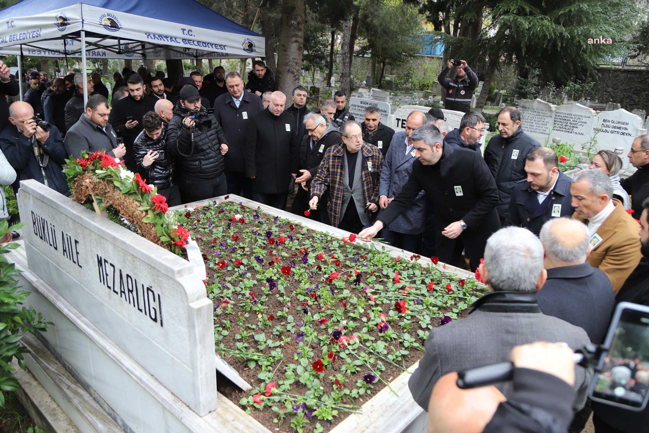 MERHUM BAŞKAN MEHMET ALİ BÜKLÜ, KARTAL'DAKİ MEZARI BAŞINDA ANILDI