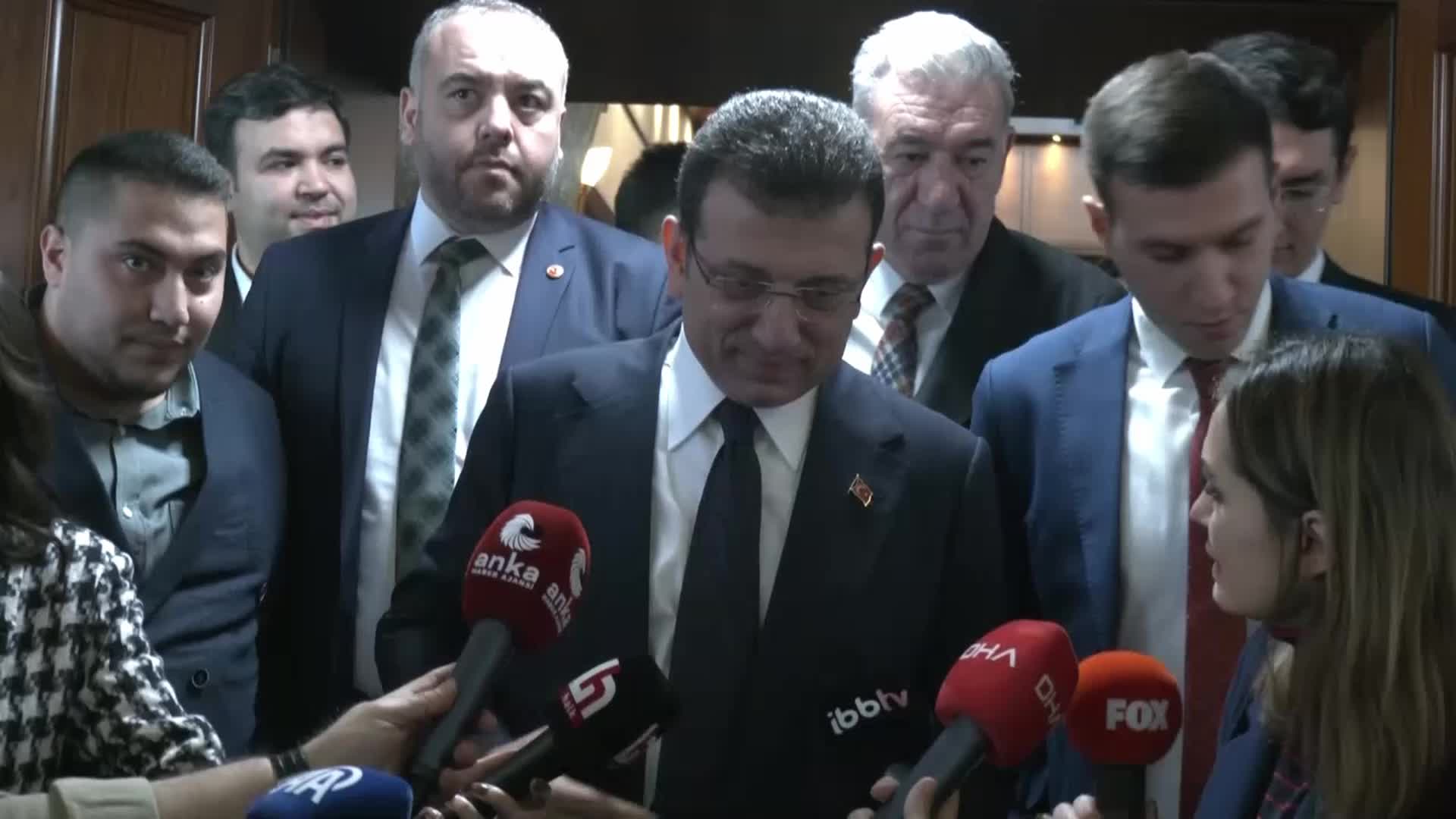 İMAMOĞLU’NDAN İYİ PARTİ’DEN İSTİFALARLA İLGİLİ AÇIKLAMA: “NE YORUM YAPARIM, NE MÜDAHİL OLURUM. SADECE EĞER ORADA BİR ANLAŞMAZLIK, BİR KAVGA, BİR GÜRÜLTÜ VARSA BUNDAN ÜZÜNTÜ DUYARIM”