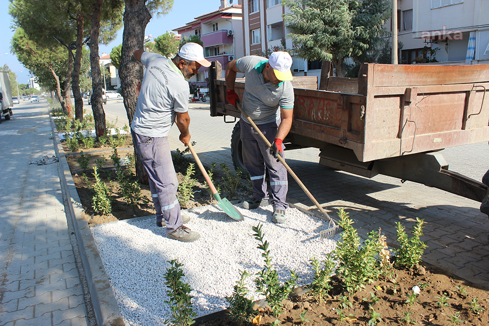 BURHANİYE BELEDİYESİ, UĞUR MUMCU BULVARINI YENİ ÇEHRESİNE KAVUŞTURUYOR
