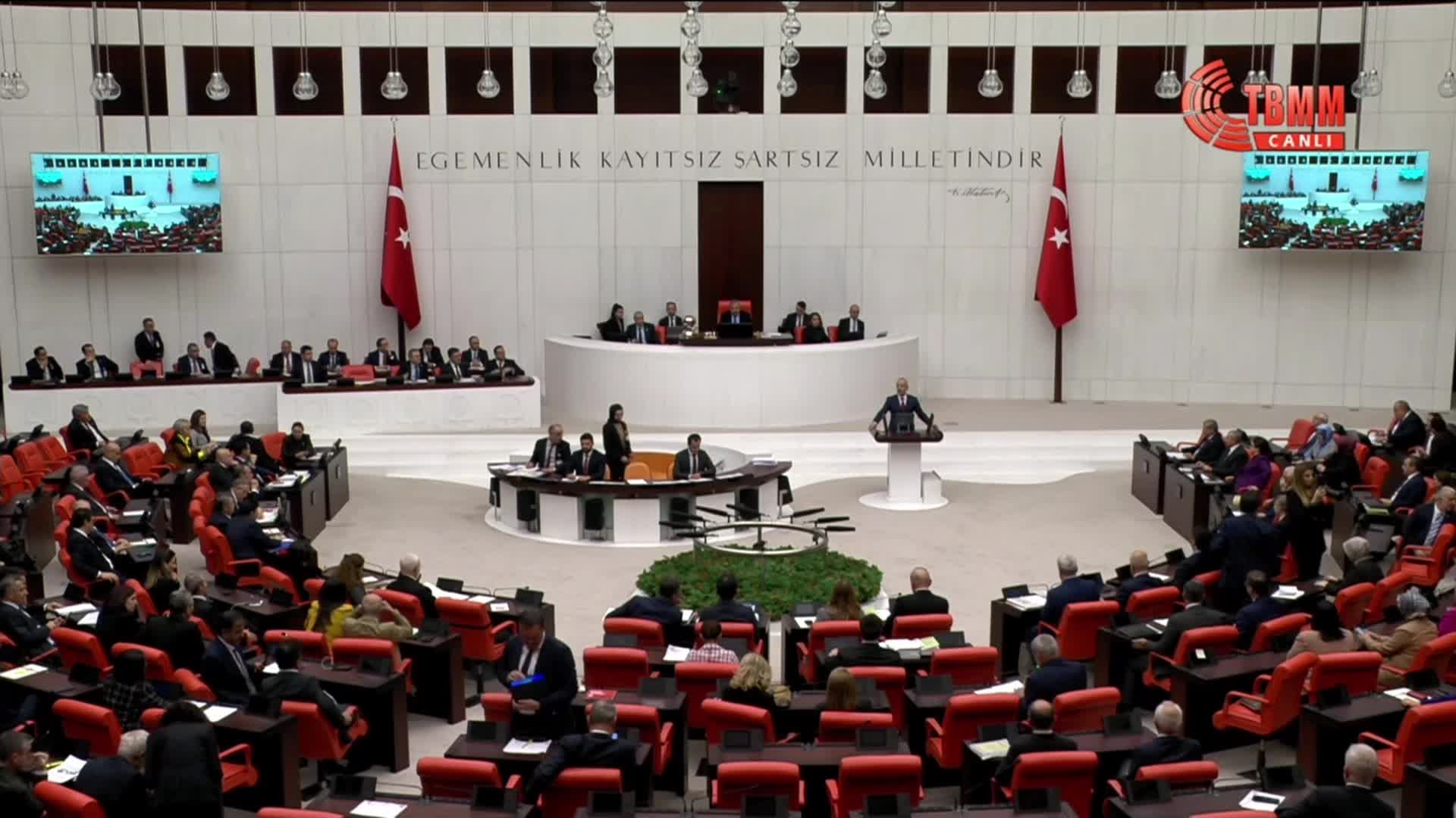 ULAŞTIRMA BAKANI URALOĞLU: "HAYATA GEÇİRDİĞİMİZ PROJELERLE İNSANIMIZI KENDİ YÖRESİNDE İSTİHDAM EDİYORUZ. BU PROJELERİ HAYATA GEÇİRMESEK İSTANBUL'UN NÜFUSU 25 MİLYON OLURDU"