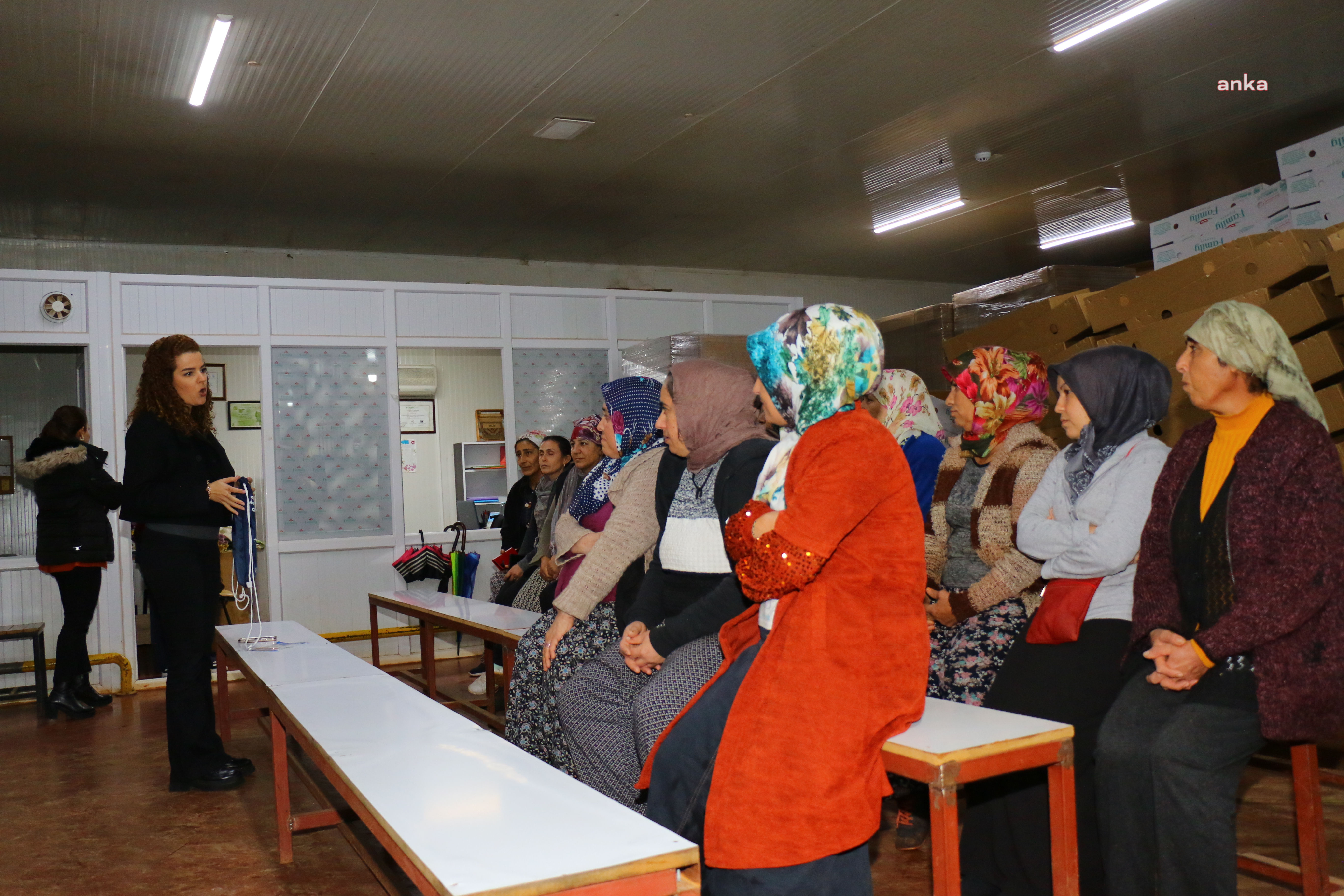 ANTALYA BÜYÜKŞEHİR'DEN MEVSİMLİK KADIN İŞÇİLERE “AİLE PLANLAMASI EĞİTİMİ”