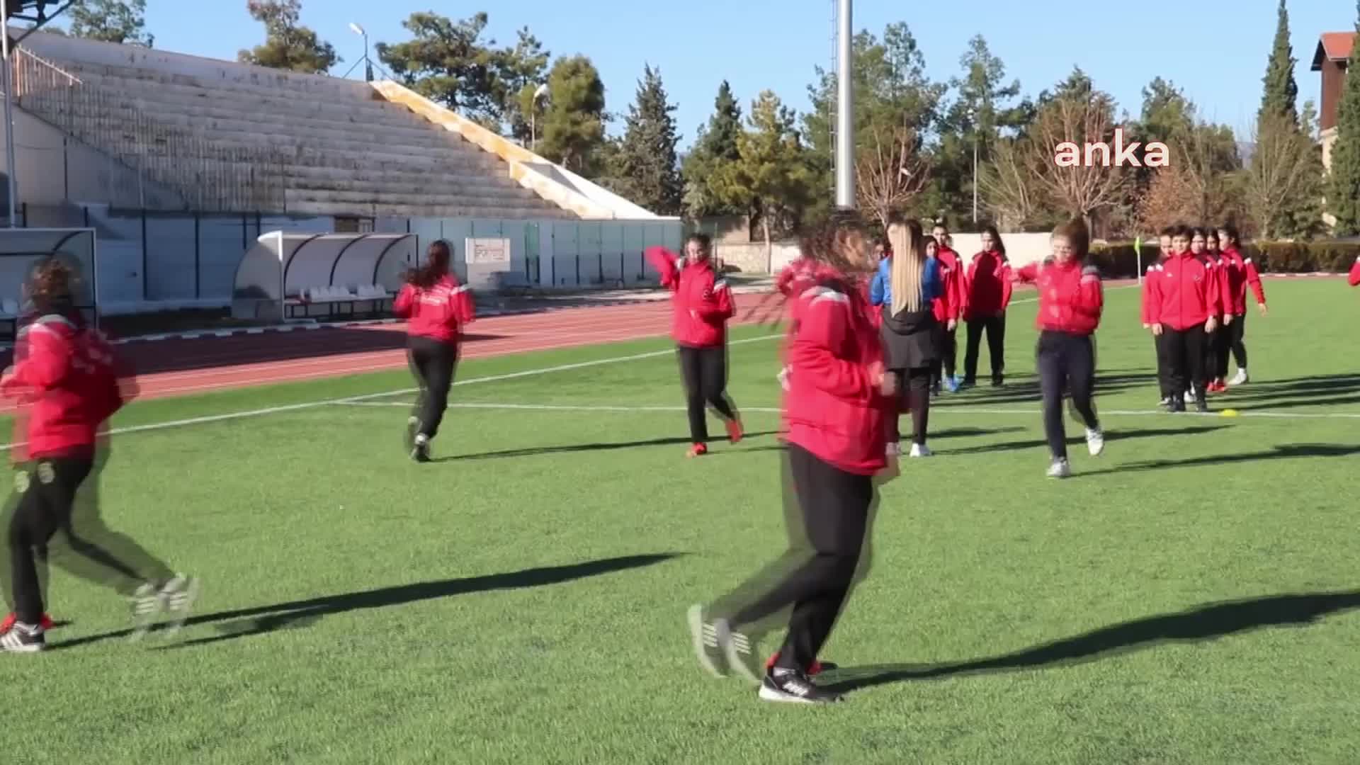 BURDUR’DA KADIN FUTBOL TAKIMI KURULDU. TAKIM KAPTANI CAN: "KADINLARA OLAN GÖRÜŞLERİN FUTBOLLA DEĞİŞECEĞİNDEN EMİNİZ"