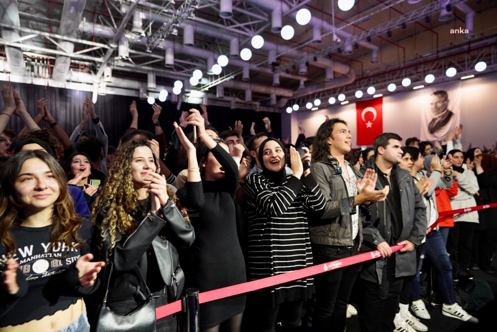 İBB'DEN CUMHURİYET’İN 100. YILINDA 100 BİN ÖĞRENCİYE EĞİTİM DESTEĞİ
