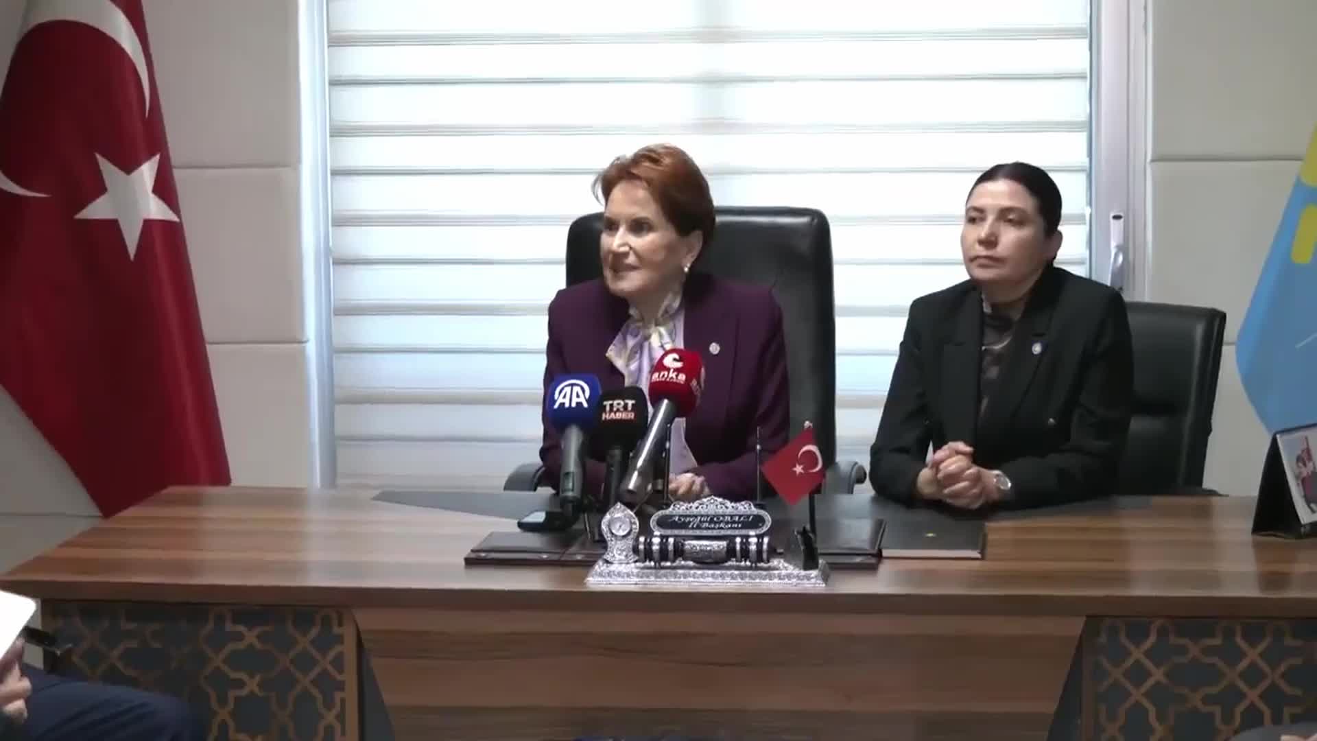 MERAL AKŞENER: İLK DEFA PARTİMİZE YÖNELİK KURUMSAL BİR OPERASYON OLDUĞU DÜN ORTAYA ÇIKTI. BU, BİR SİYASİ PARTİNİN İÇİŞLERİNE KARIŞMAK DEMEKTİR. BİR SAVAŞ İLANI OLARAK KABUL EDİYORUM. VARIM, BUYURSUNLAR