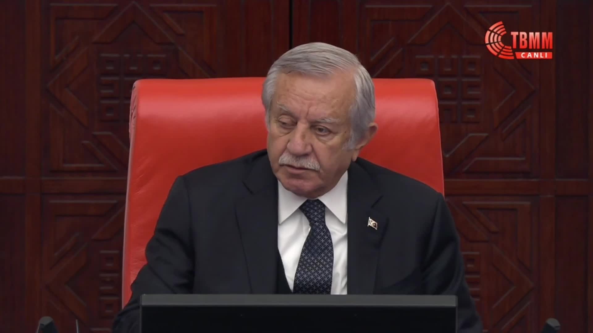 SAADET PARTİSİ'NE GEÇEN ALİ FAZIL KASAP MECLİS KÜRSÜSÜNDEN İLK KONUŞMASINI YAPTI, BİTMEZ'İN SON SÖZLERİNİ TEKRARLADI: "FİLİSTİN'DE İSRAİL'DE DÖKÜLEN HER KANDA SİZİN ELİNİZ VAR"