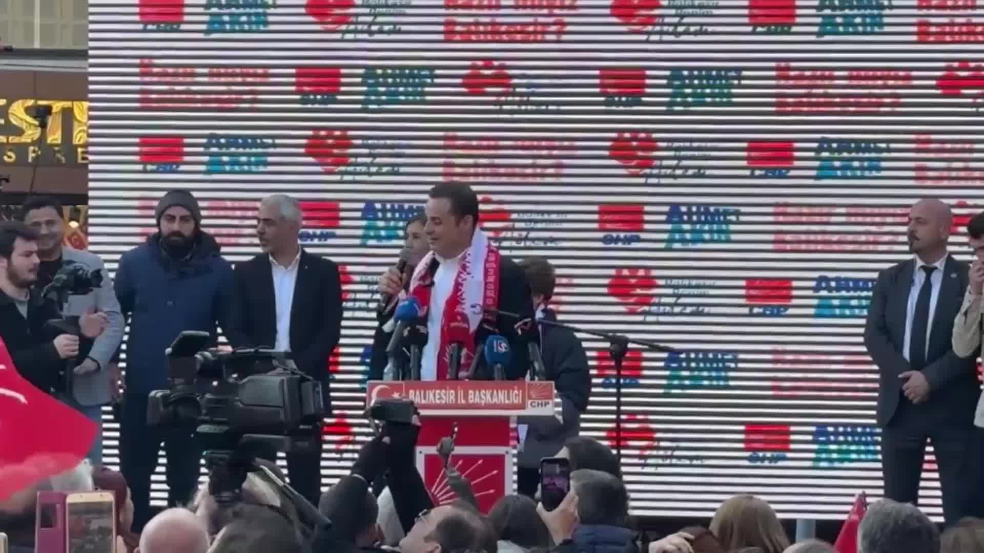 BALIKESİR BÜYÜKŞEHİR BELEDİYE BAŞKANI ADAYI AHMET AKIN, VATANDAŞLARA SESLENDİ: “SORUNLARIN TAKİPÇİSİ DEĞİL, SİZİN SORUNLARIN SAHİBİ OLACAĞIZ. SORUNLARIN ÇÖZÜMÜNÜ DE SİZLERE GÖSTERECEĞİZ”