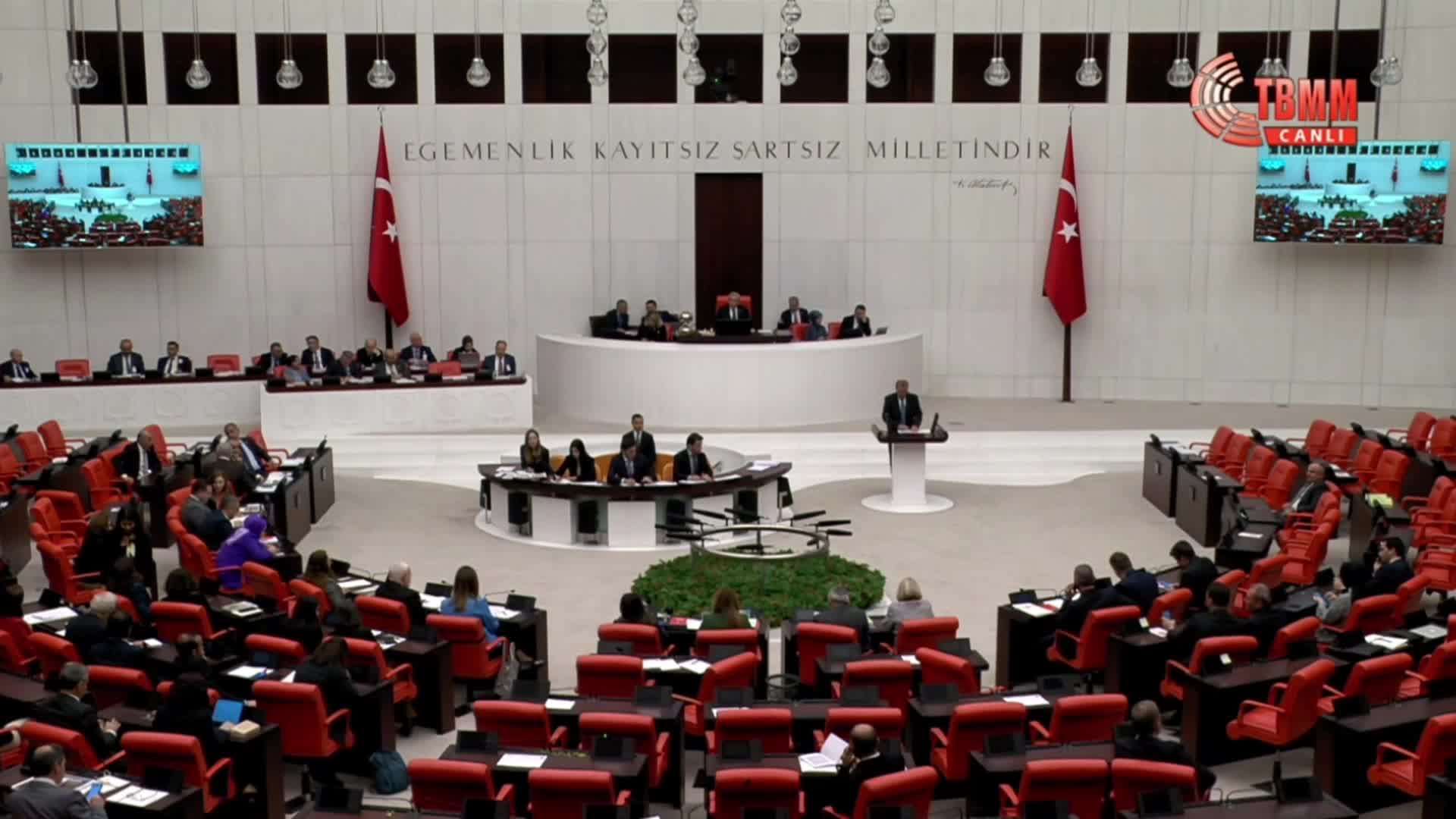 DEM PARTİLİ MİLLETVEKİLLERİNDEN "COP 28" ELEŞTİRİSİ: 2050'DE 'NET SIFIR EMİSYON' HEDEFİNE ONAY VEREN AKP BİZE DE ÇÖZÜM OLARAK POŞET TOPLAMAYI ÖNERİYOR
