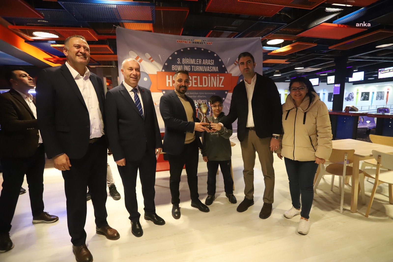 KARTAL BELEDİYESİ BOWLİNG TURNUVASI’NDA ŞAMPİYONLAR KUPALARINI BAŞKAN YÜKSEL’İN ELİNDEN ALDI