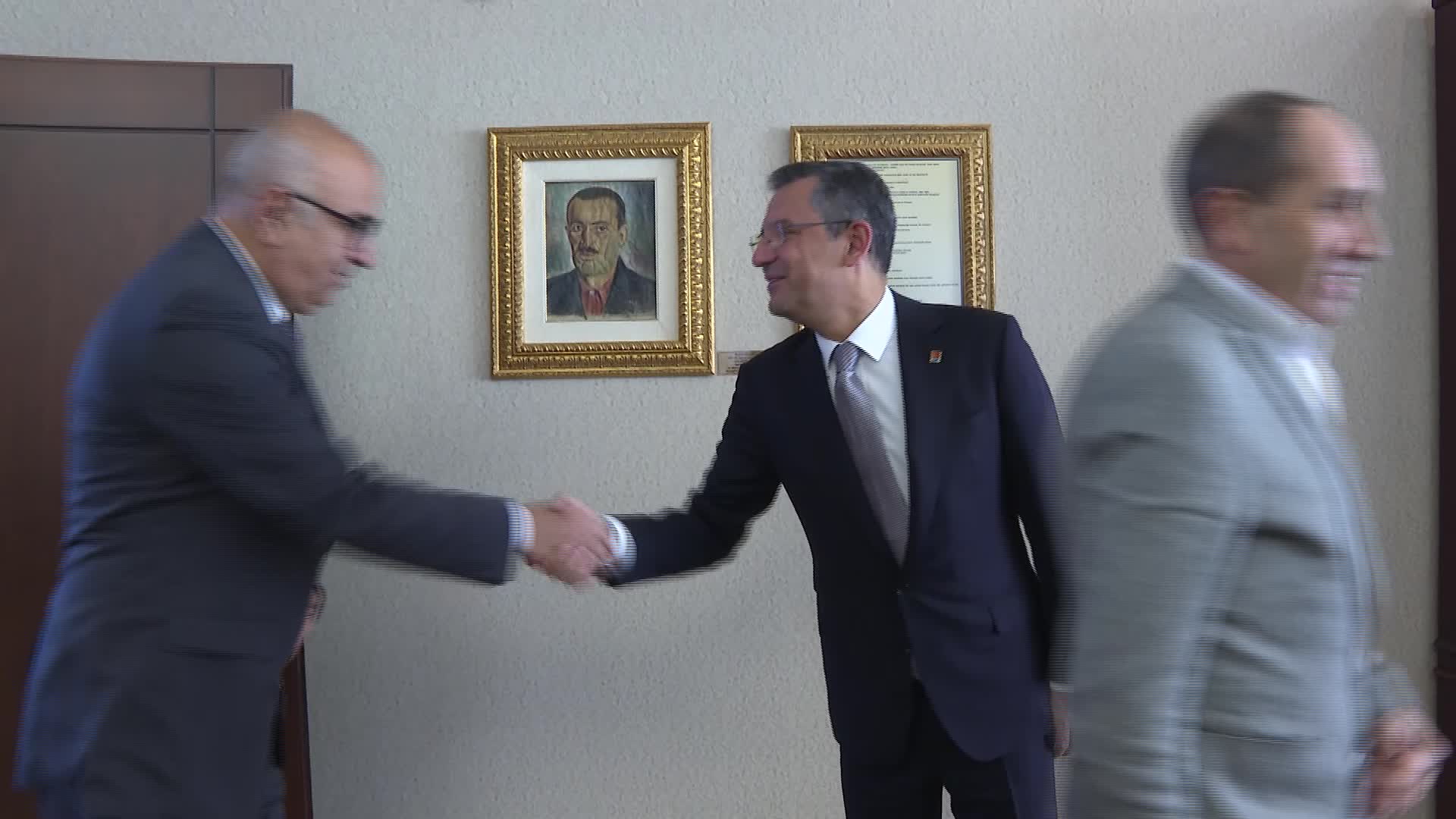 ÖZGÜR ÖZEL, KESK EŞ BAŞKANLARI BOZGEYİK VE YEŞİL’İ KABUL ETTİ