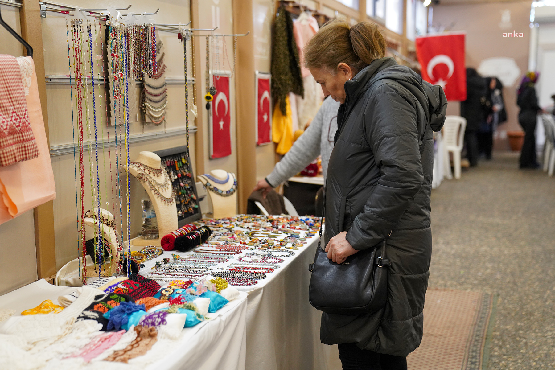TEPEBAŞI BELEDİYESİ HANIMELİ SOKAK’TA YILBAŞI YOĞUNLUĞU