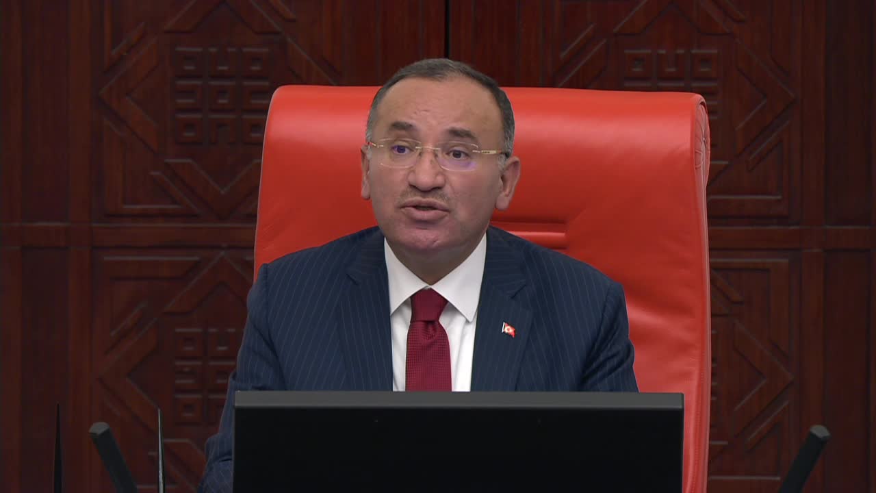 TBMM BÜTÇE GÖRÜŞMELERİ... FAİK ÖZTRAK: "HÜKÜMETİN VARLIK BARIŞLARIYLA ÜLKEMİZ, DÜNYANIN KARA PARA YIKAMA MAKİNESİNE DÖNDÜ"