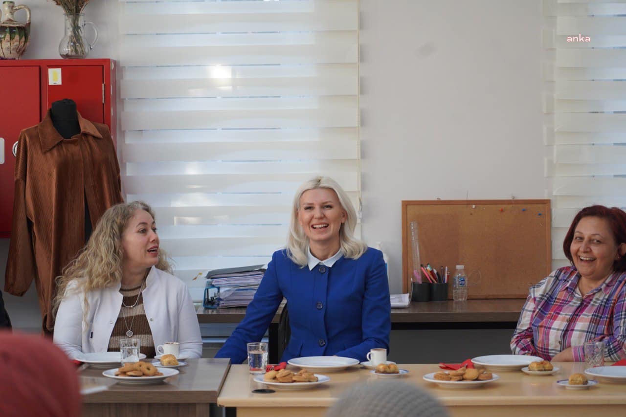 BİLECİK BELEDİYE BAŞKANVEKİLİ MELEK MIZRAK SUBAŞI, DİKİŞ KURSUNA KATILAN KADINLARI ZİYARET ETTİ