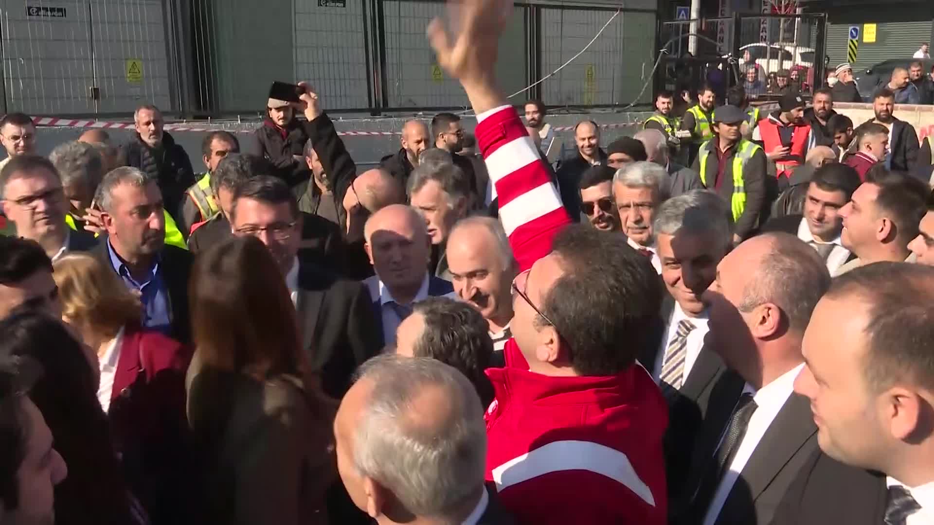 İMAMOĞLU, M9 ATAKÖY-İKİTELLİ METRO HATTI'NDAKİ TEST SÜRÜŞÜNE KATILDI: "4,5 YILDA YAPTIKLARIMIZI 25 YILLA YARIŞTIRIYORLAR"