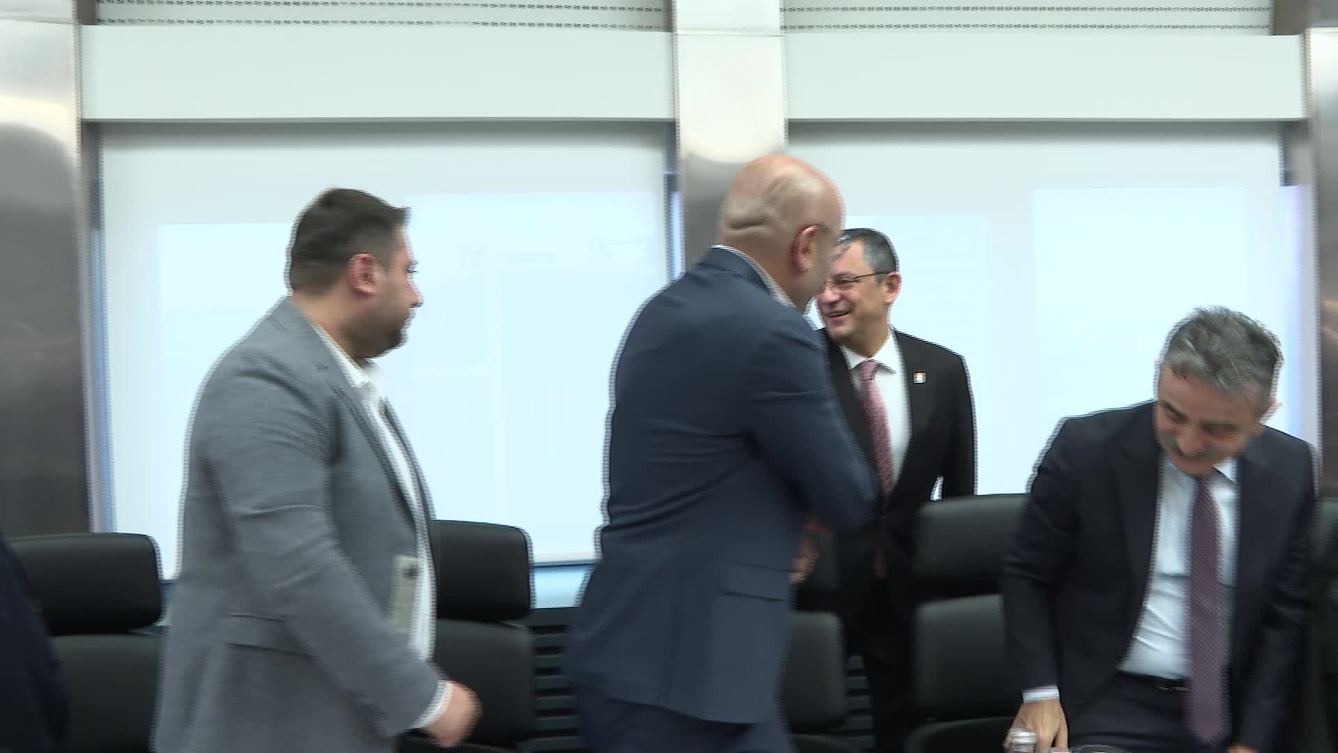 ÖZGÜR ÖZEL, AVRUPA ALEVİ BİRLİKLERİ KONFEDERASYONU İLE BİR ARAYA GELDİ