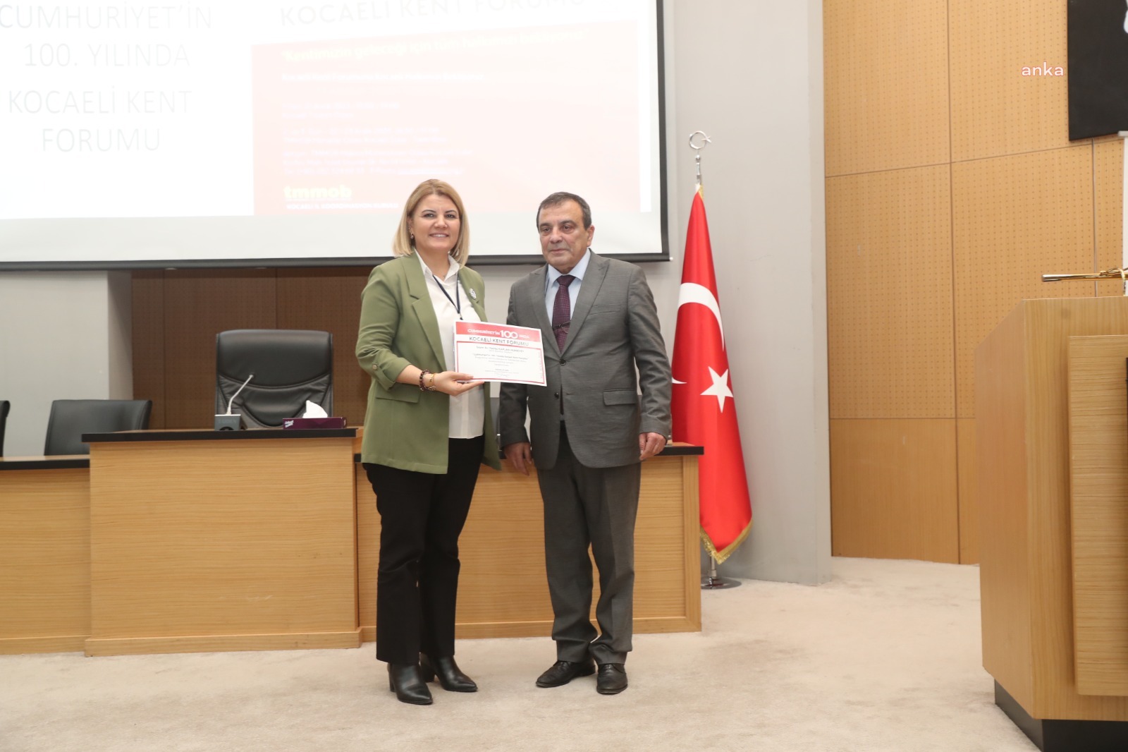 TMMOB'DAN KENT SEMPOZYUMUNA KATKILARINDAN DOLAYI BAŞKAN HÜRRİYET’E TEŞEKKÜR BELGESİ