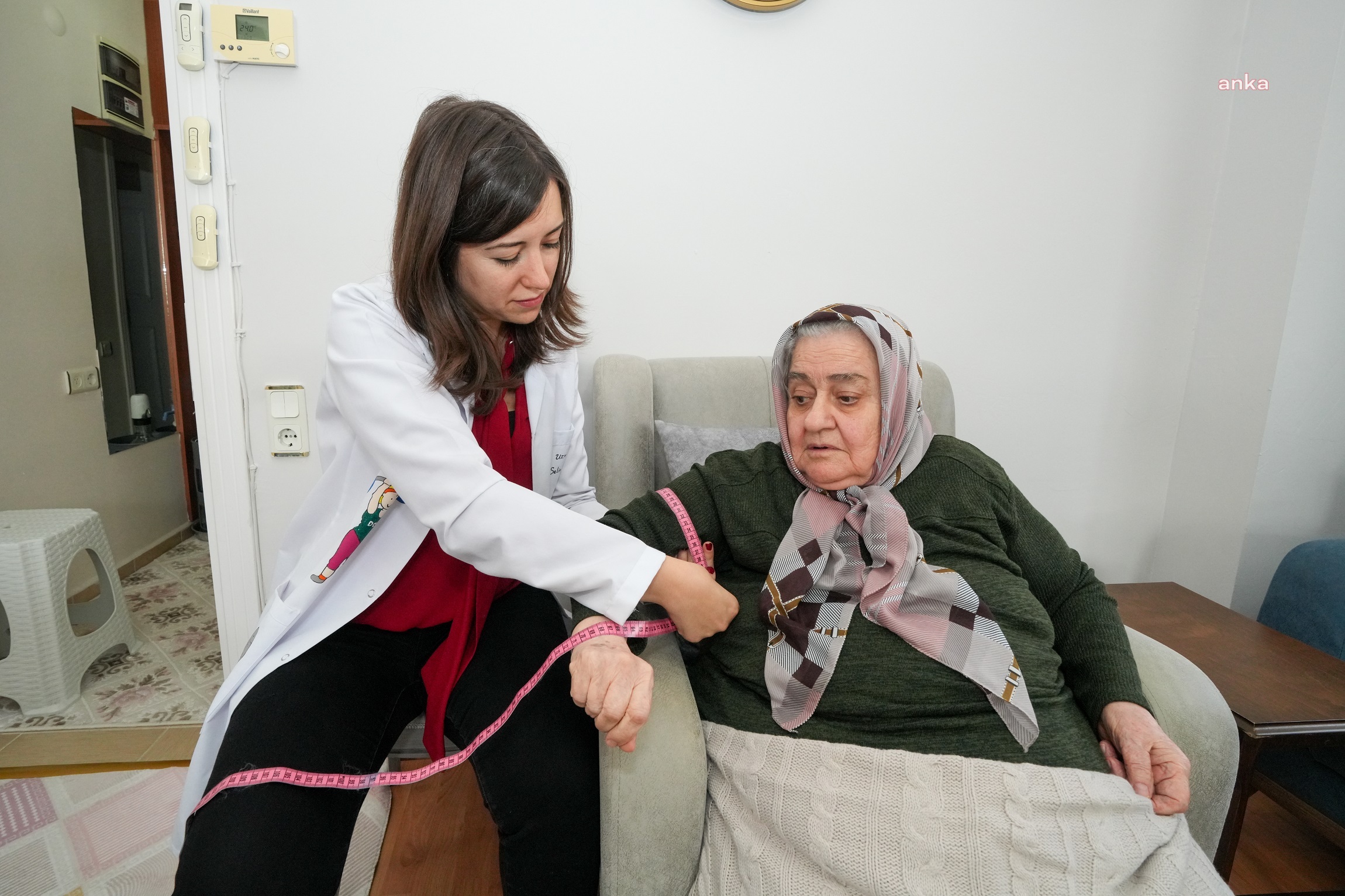 GAZİEMİR BELEDİYESİ'NİN SAĞLIK HİZMETİYLE YURTTAŞLAR FAZLA KİLOLARINDAN KURTULUP SAĞLIKLI YAŞAMA KAVUŞUYOR