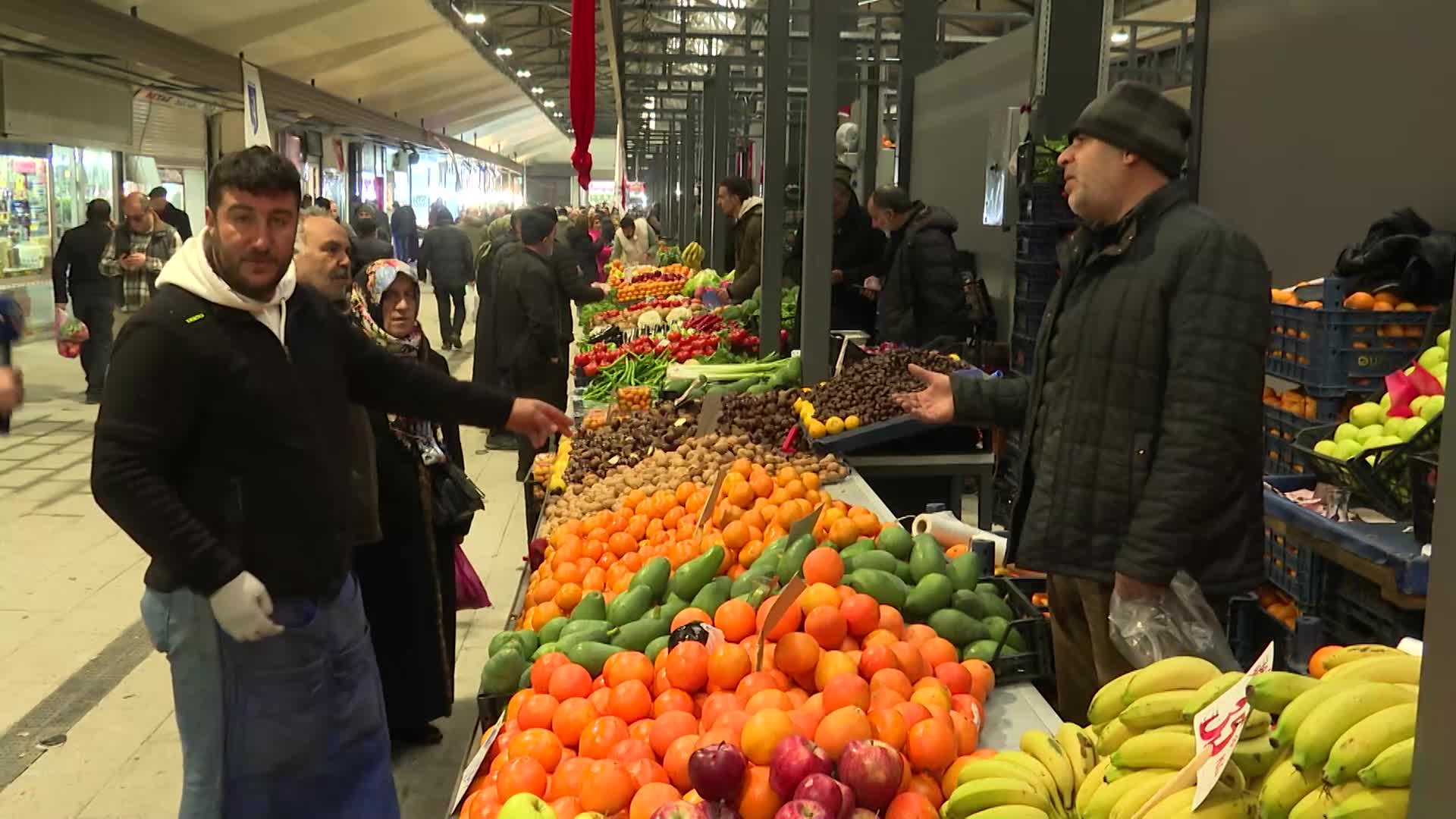 BAŞKENTLİ ESNAF VE VATANDAŞ, YENİLENEN ULUS HALİ’Nİ BEĞENDİ