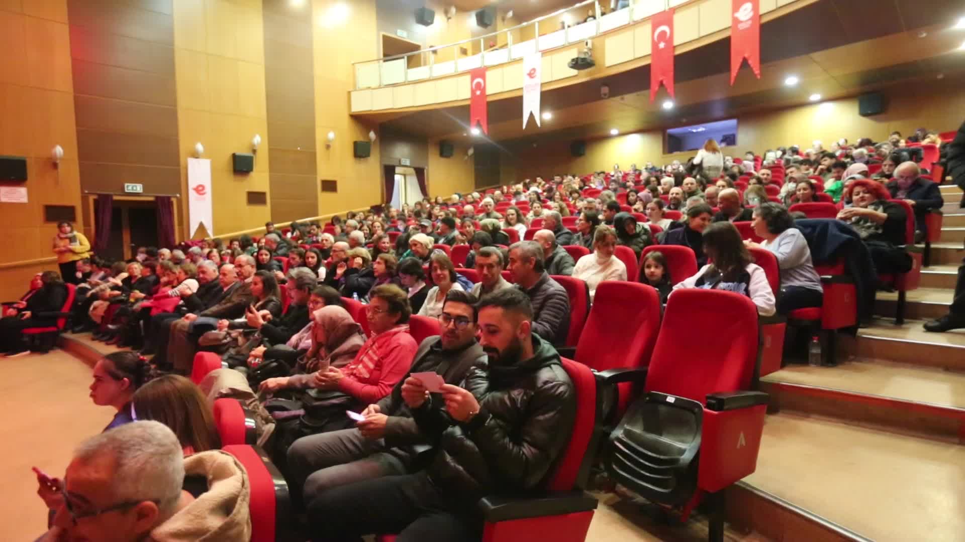 'HAMDİ’NİN İŞLERİ' ORTA OYUNU, EFELERLİ TİYATROSEVERLERLE BULUŞTU