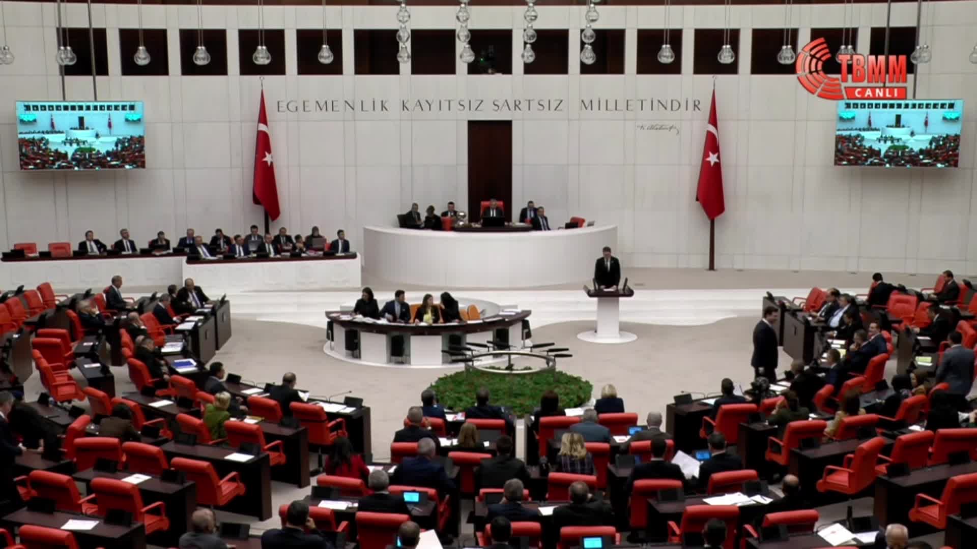 ENSAR AYTEKİN: “TÜRKİYE YÜZYILI’NIN ÖZETİ: EMEKLİYE KURU EKMEK, ÖĞRENCİYE KURTLU EKMEK. SARAYDAKİLERE IZGARA CİĞER, YÜREK”