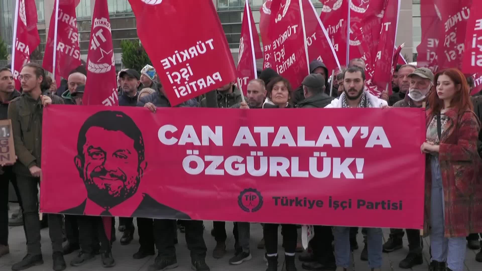 TİP, CAN ATALAY İÇİN ÇAĞLAYAN'DAKİ İSTANBUL ADLİYESİ'NDE: "13. AĞIR CEZA MAHKEMESİ, KARAR VERMEK İÇİN AYM’NİN GEREKÇELİ KARARINI BEKLEDİĞİNİ SÖYLEDİ”