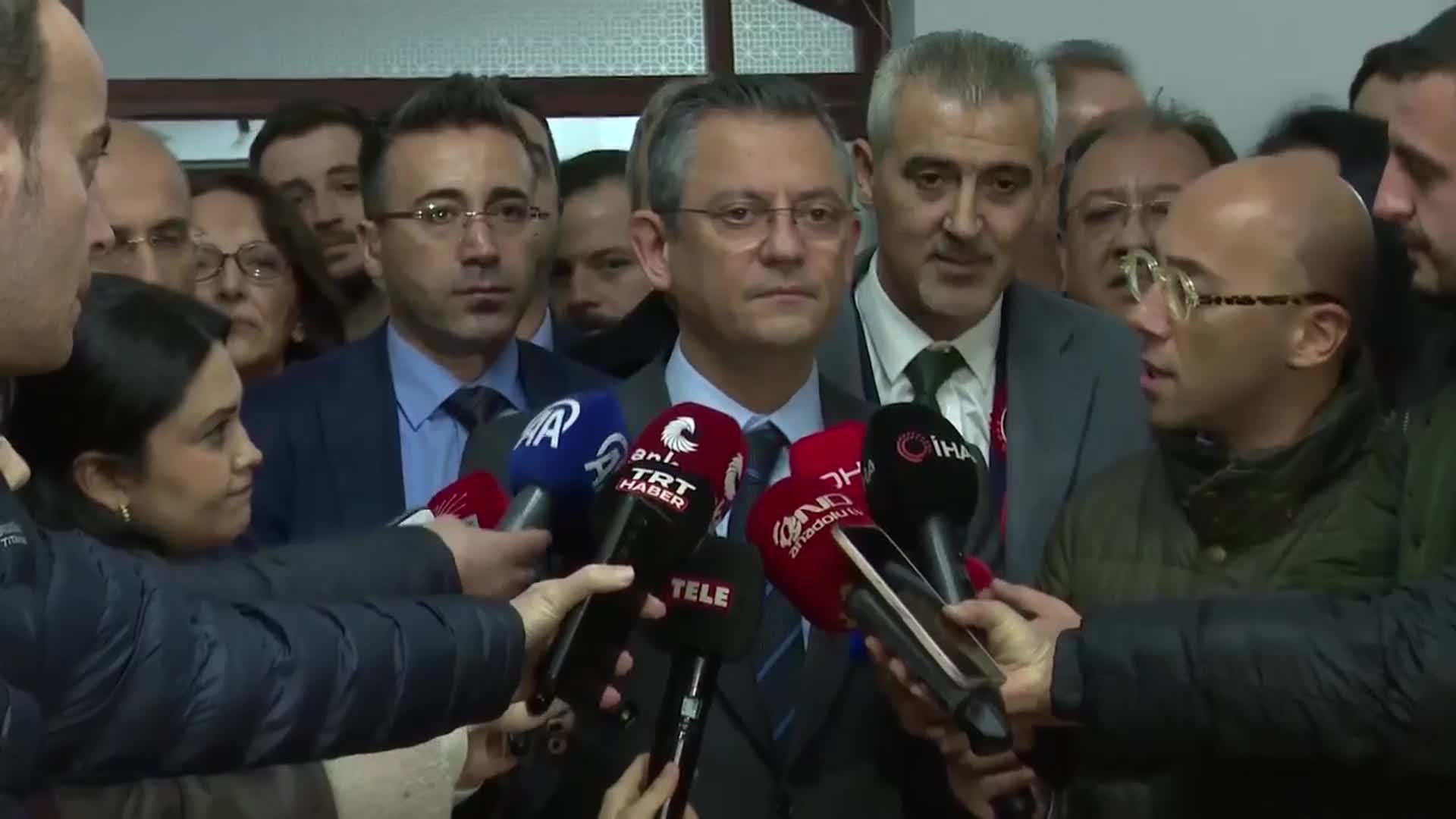 ÖZGÜR ÖZEL: "İYİ PARTİ'YE VE İYİ PARTİ'NİN ÜYESİ İYİ İNSANLARA ŞUNU SÖYLÜYORUM: HACIBEKTAŞ'TAN TÜRKİYE'DEKİ HERKESE BARIŞ İLAN EDİYORUZ"