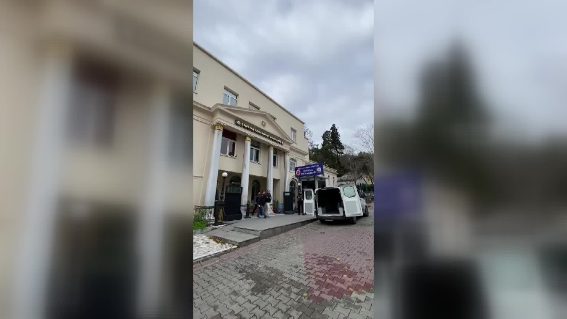 ŞARKICI ATİLLA TAŞ, POLİSE MUKAVEMET ETTİĞİ GEREKÇESİYLE TUTUKLANDI