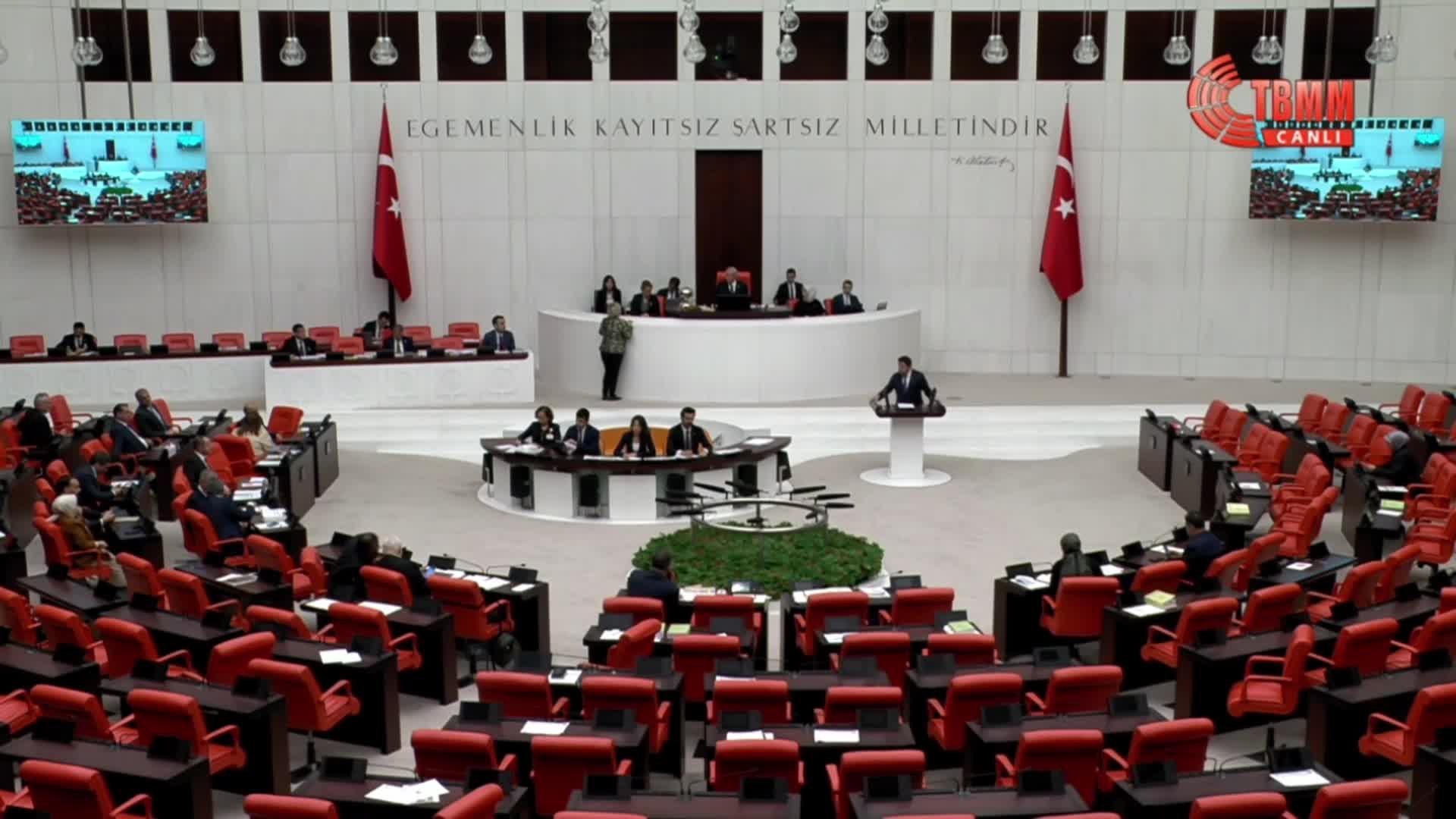 TBMM'DE BÜTÇE GÖRÜŞMELERİ... BÜLENT KAYA: "ÇÖPTEN TOPLADIĞI YEMEKLE KÜÇÜK EVLADINI BESLEMEK ZORUNDA KALAN KADIN BU YOLSUZLUK DÜZENİNİN FOTOĞRAFIDIR"
