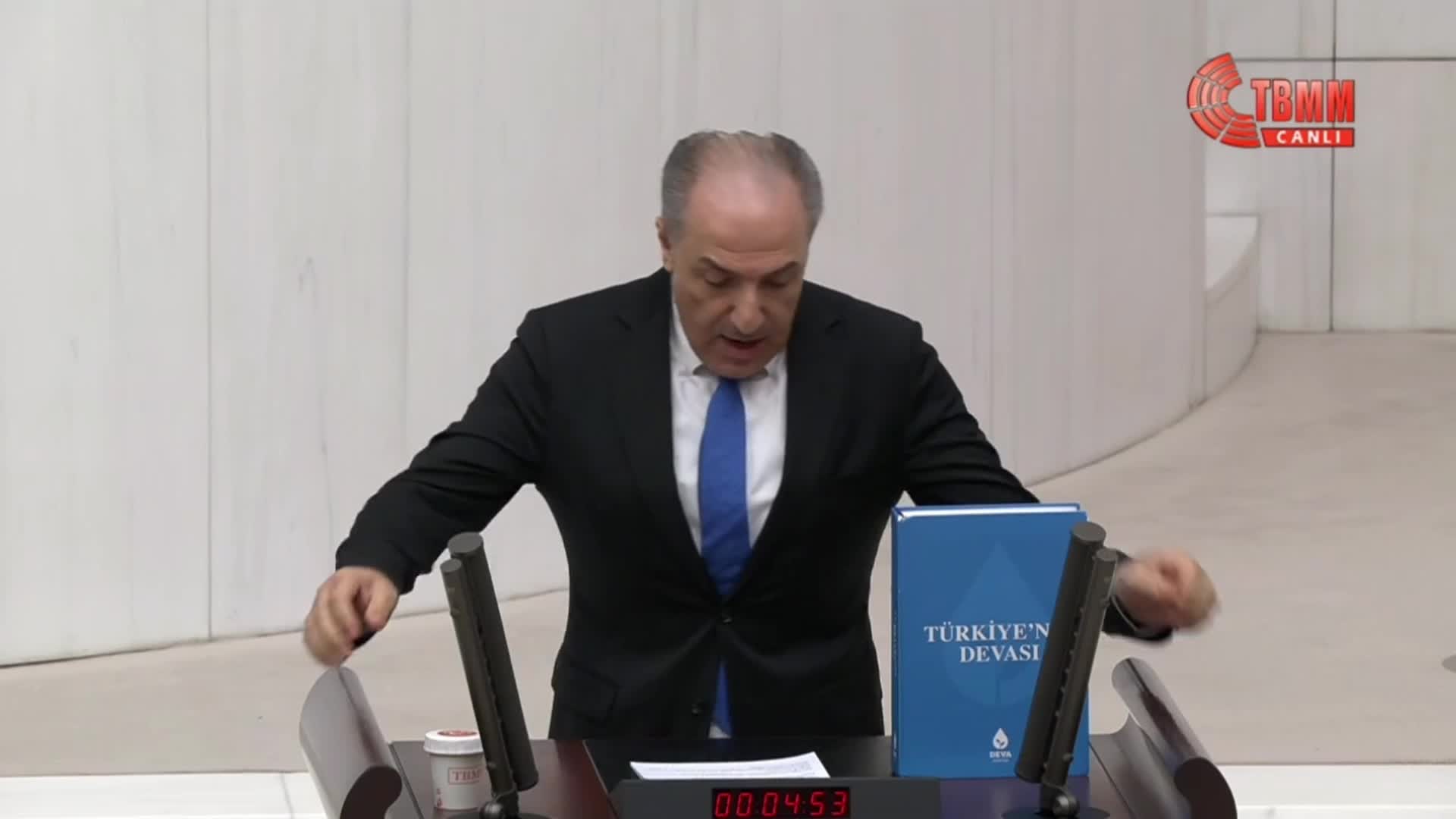 YENEROĞLU: "CUMHURBAŞKANI, MEHMET ŞİMŞEK’İ DESTEKLERKEN DE ALKIŞLANIYOR, YARIN 'GÖREVDEN ALDIM' DESE YİNE ALKIŞLANACAK”