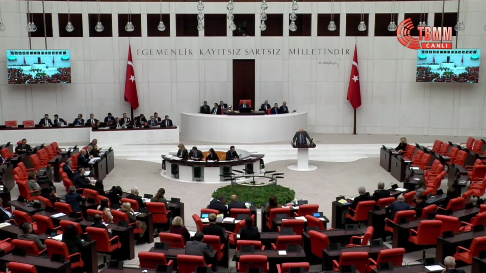 AHMET ŞIK:TABUTLARA SARDIKLARI BAYRAKLARA SUÇLARINI GİZLEYİP KAHRAMANLIK YAZANLAR KURDUKLARI TALAN DÜZENİ SÜRSÜN İSTİYORLAR.