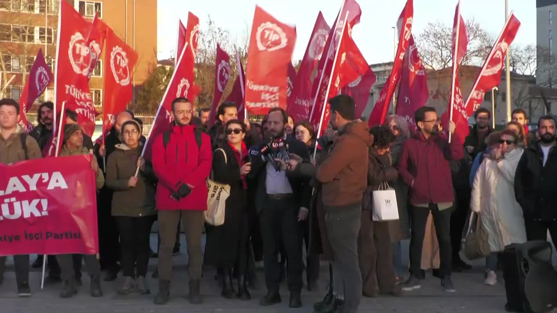 TİP PARTİ MECLİSİ ÜYESİ AVUKAT ÖZGÜR URFA: "13. AĞIR CEZA MAHKEMESİ KALEMİ VE HEYETİ YİNE ADLİYEYİ TERK ETTİLER. ADALET YİNE KAÇTI"