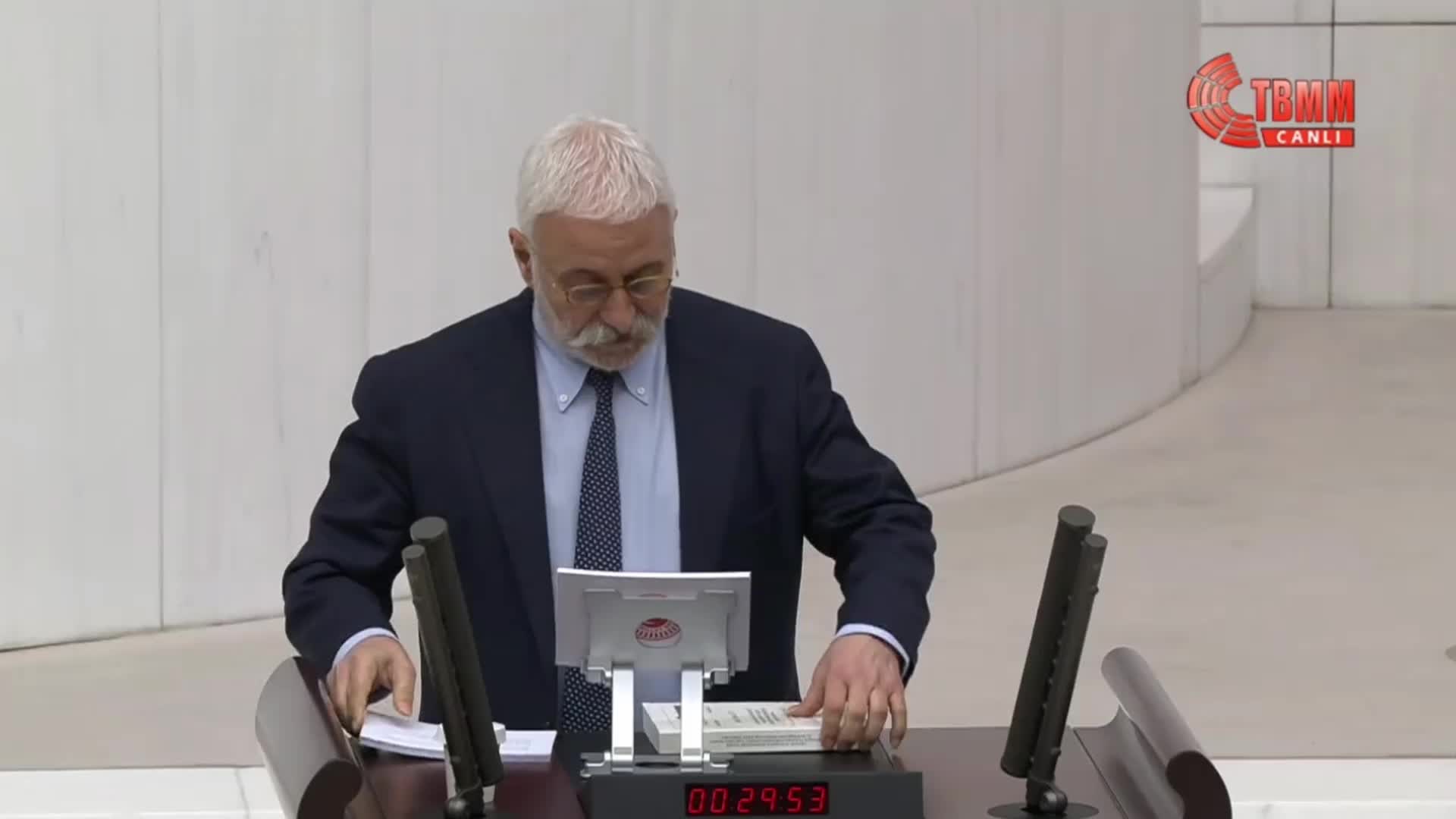 SARUHAN OLUÇ: “TÜRKİYE'NİN İHTİYACI KIRMIZI KİTAPLAR DEĞİL, MİLLİ GÜVENLİK SİYASET BELGELERİ DEĞİL, TÜRKİYE'NİN İHTİYACI DEMOKRATİK SİYASET BELGESİDİR, DEMOKRATİK ÇÖZÜMDÜR VE MÜZAKEREDİR”