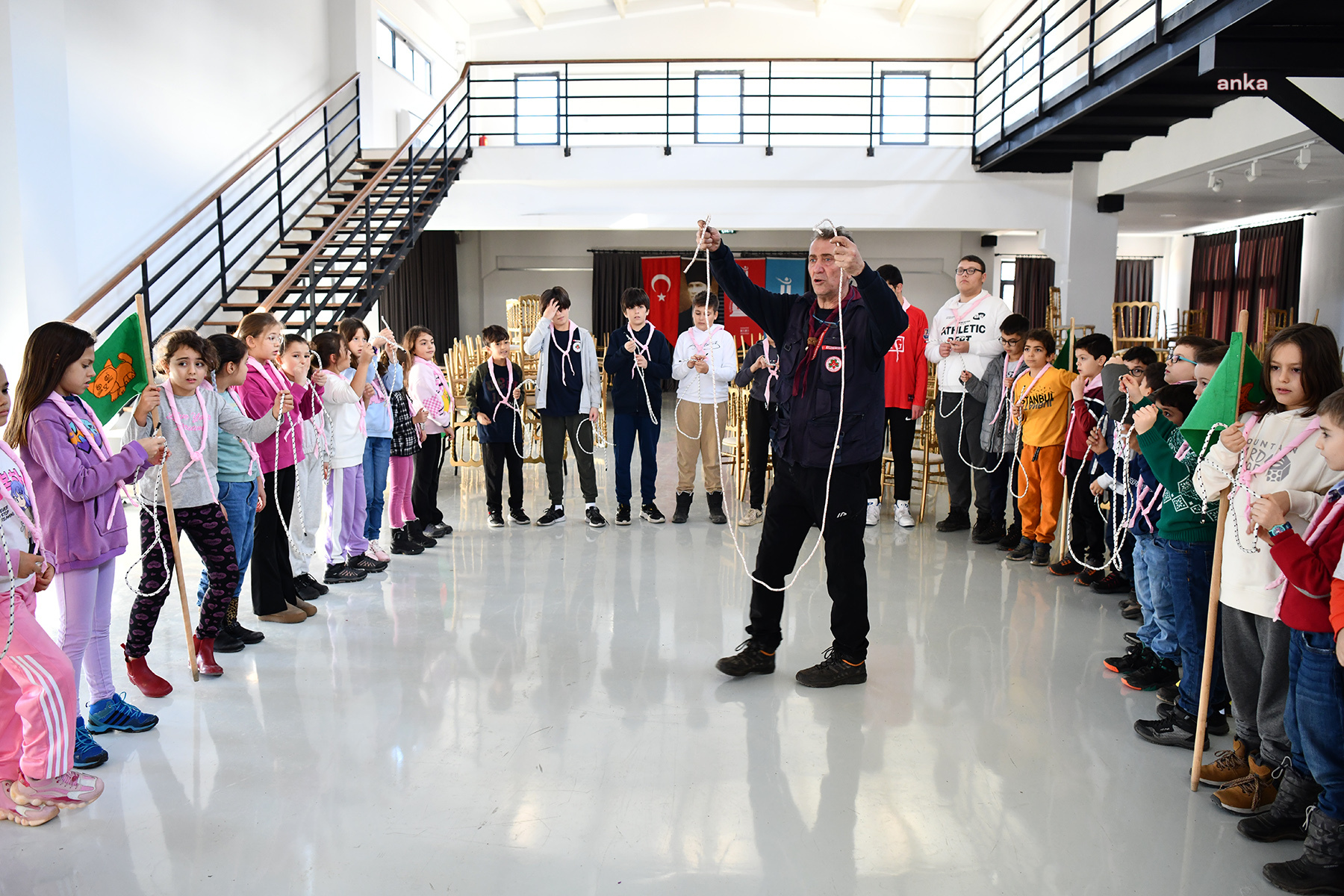 TEPEBAŞI'NIN MİNİK İZCİLERİ EĞLENEREK ÖĞRENİYOR