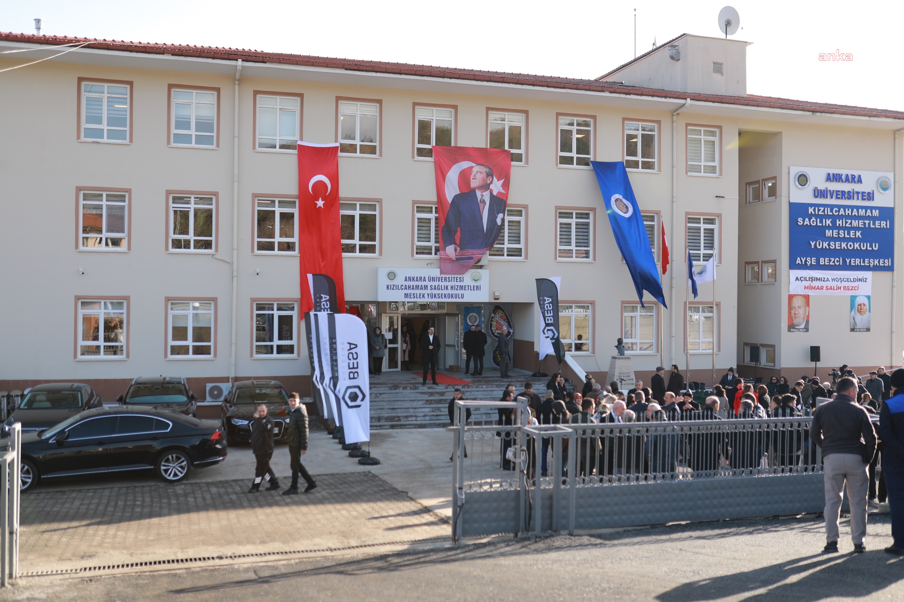 SALİH BEZCİ’NİN MEMLEKETİ KIZILCAHAMAM’A YAPTIRDIĞI YÜKSEKOKUL BİNASI TÖRENLE HİZMETE AÇILDI