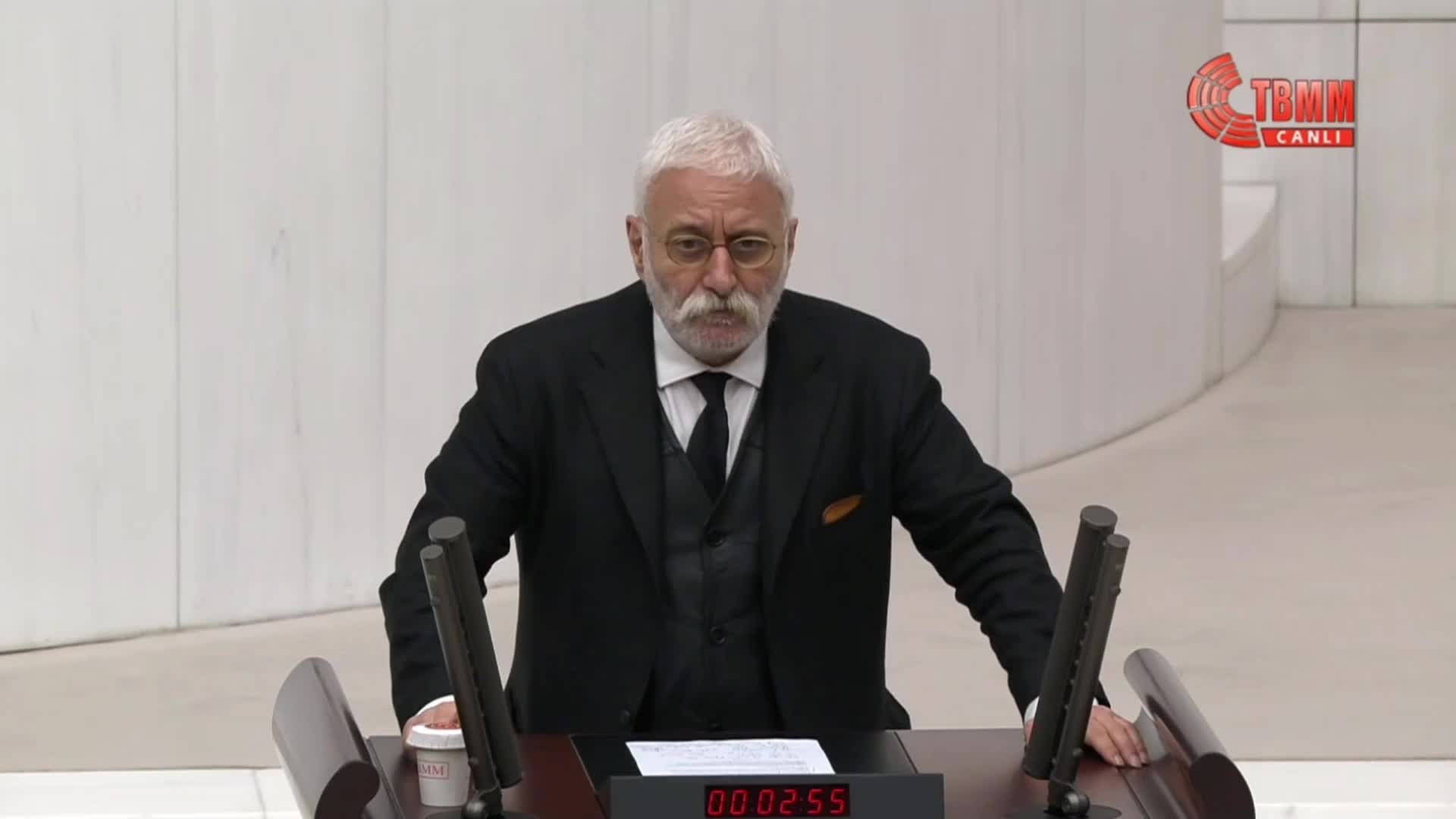 DEM PARTİLİ OLUÇ'TAN, DİYARBAKIR CEZAEVİ İŞKENCECİSİ ESAT OKTAY YILDIRAN İSMİNE TEPKİ:  "İL MİLLİ EĞİTİM KOMİSYONLARINDA İŞKENCEYİ SAVUNAN ÖĞRETMENLER Mİ VAR"
