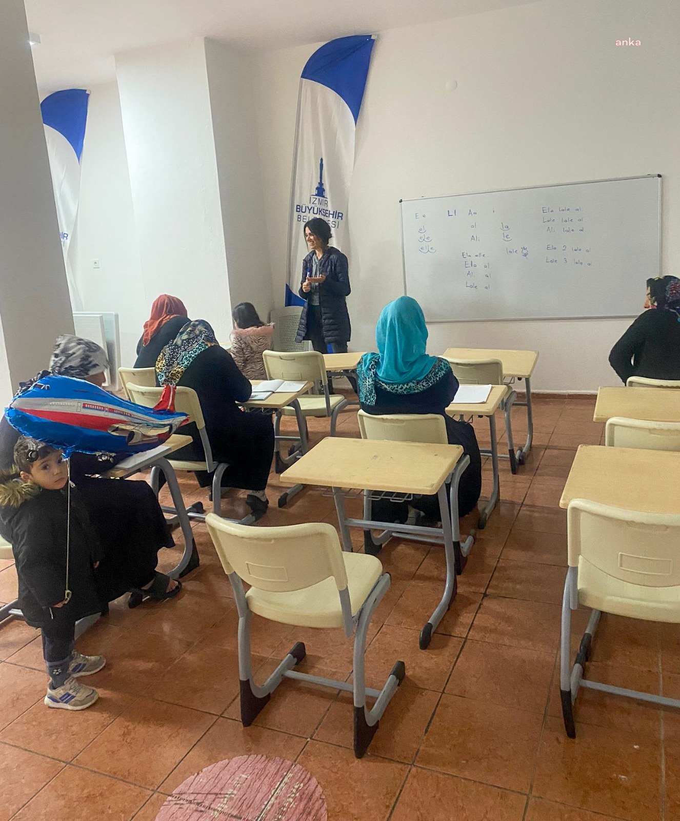 İZMİR’İN DAYANIŞMA NOKTALARINDA OKUMA-YAZMA EĞİTİMLERİ BAŞLADI