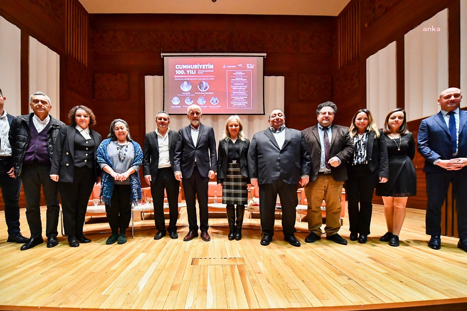AKADEMİSYENLER "YÜZYILIN EKONOMİSİNİ" ANLATTI