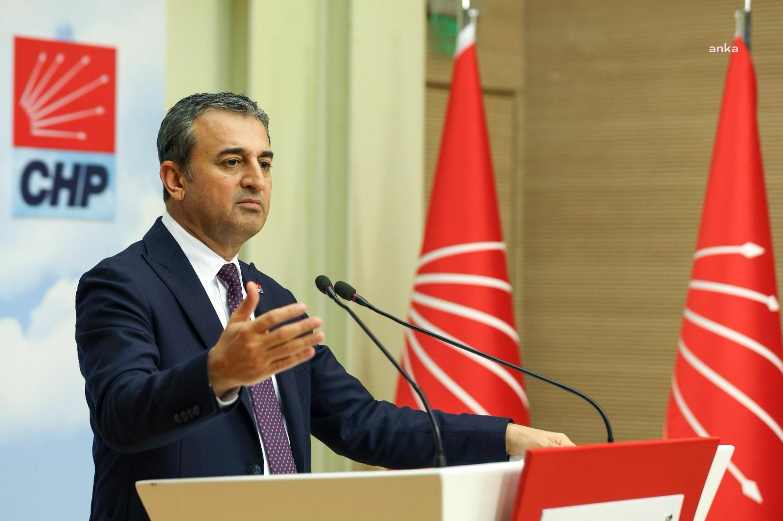 BURHANETTİN BULUT’TAN AİLE BAKANI’NA ‘KIZIL GONCALAR’ SORUSU: “HANGİ DİZİNİN YAYINLANACAĞINA TARİKATLAR MI KARAR VERİYOR”
