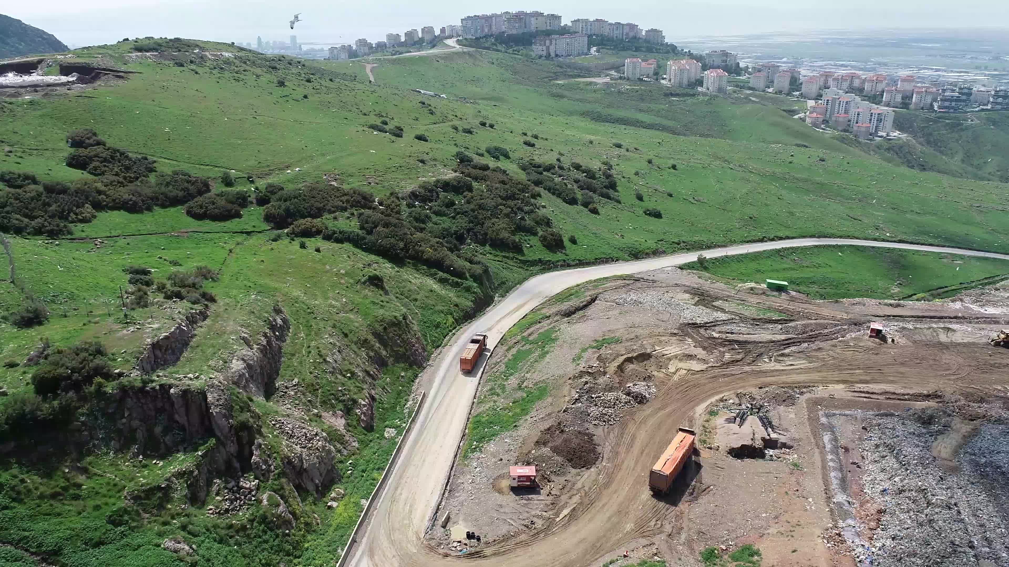 İZMİR'İN ÇÖPÜNDEN HEM ELEKTRİK HEM YAKIT ELDE EDİLİYOR