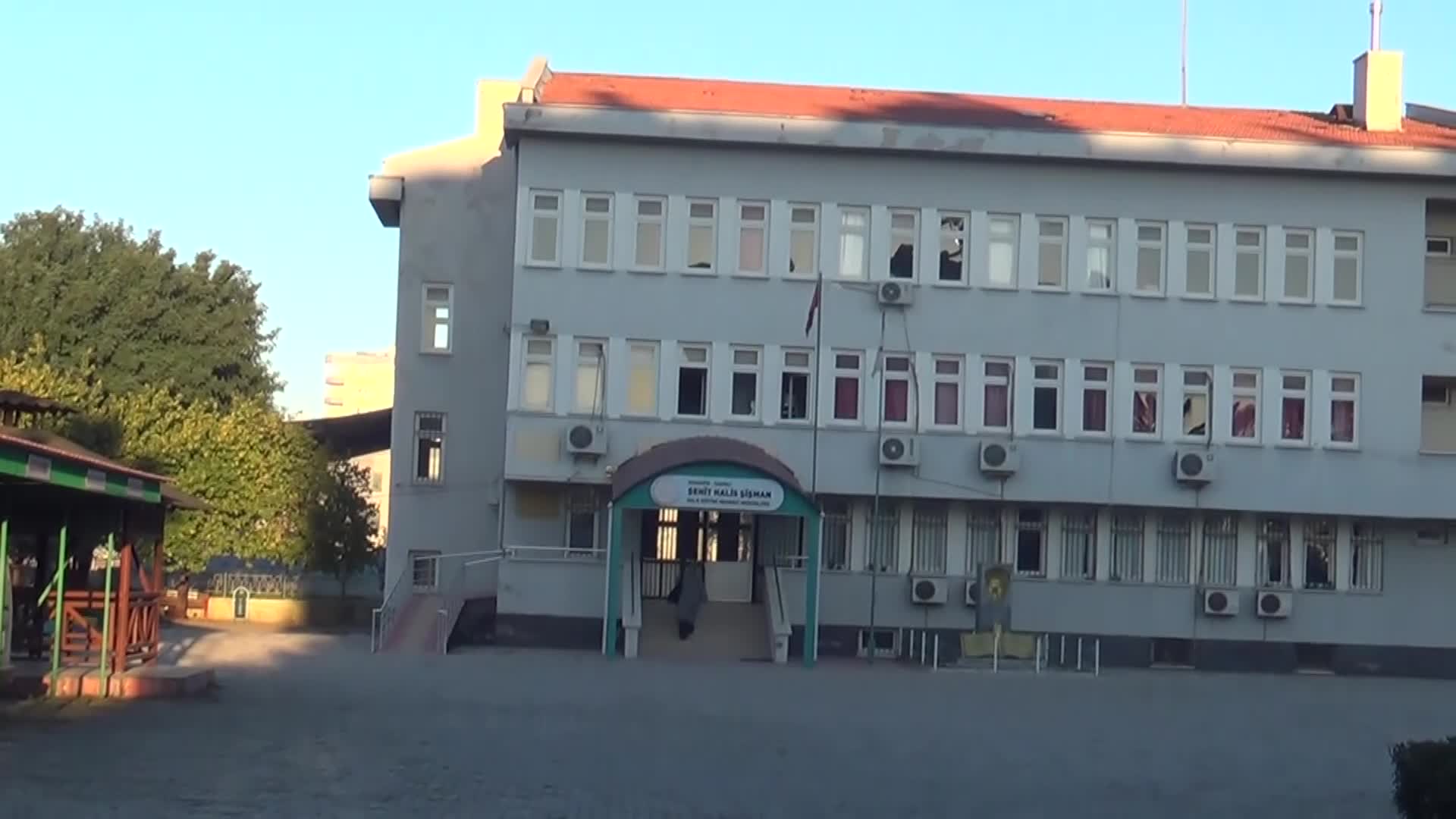 KADİRLİ’DE KURSU AÇILMADIĞI İÇİN MAĞDUR OLAN USTA ÖĞRETİCİ: "SAĞDAN SOLDAN BORÇ ALARAK KİRALADIK YERİMİZİ, BEKLİYORUZ"
