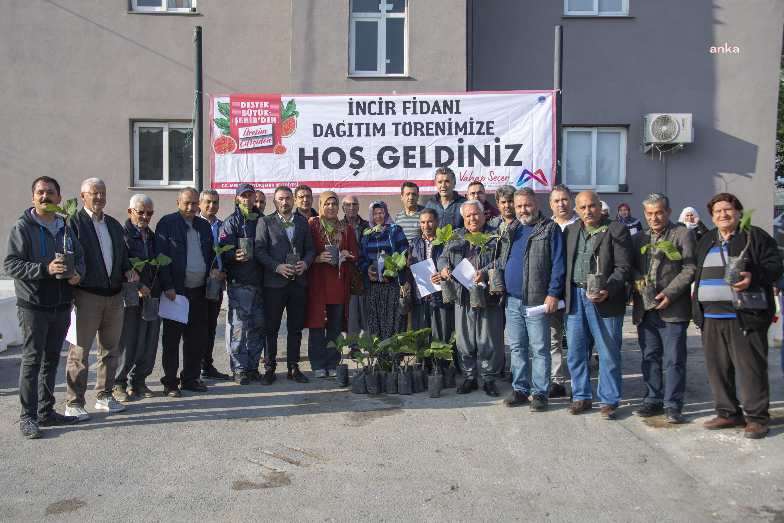 MERSİN BÜYÜKŞEHİR’DEN ÜRETİCİLERE ‘İNCİR FİDANI’ DESTEĞİ
