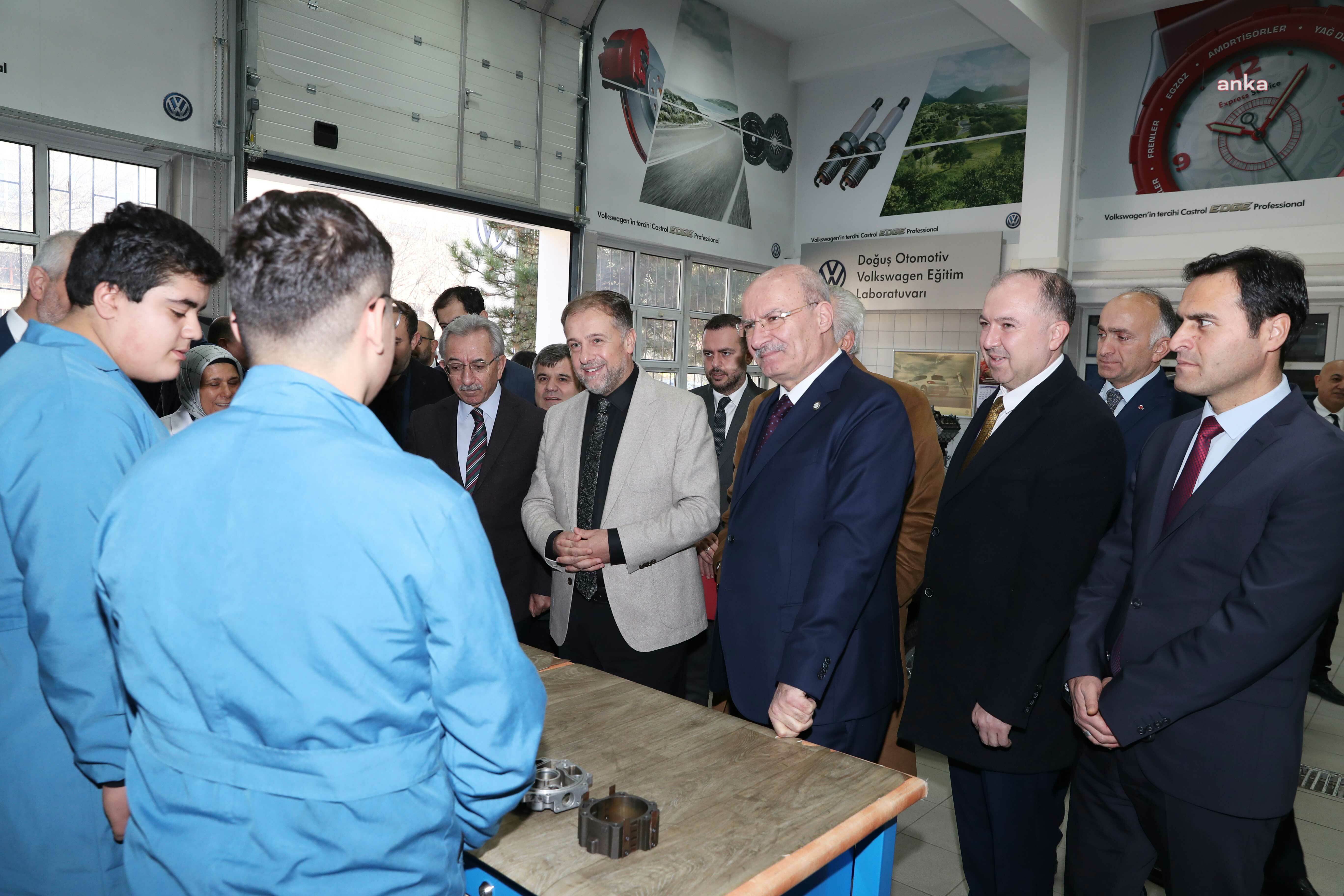 ATO BAŞKANI BARAN, MİLLİ EĞİTİM BAKAN YARDIMCISI ŞAMLIOĞLU İLE BİRLİKTE GAZİ MESLEKİ VE TEKNİK ANADOLU LİSESİ’Nİ ZİYARET ETTİ