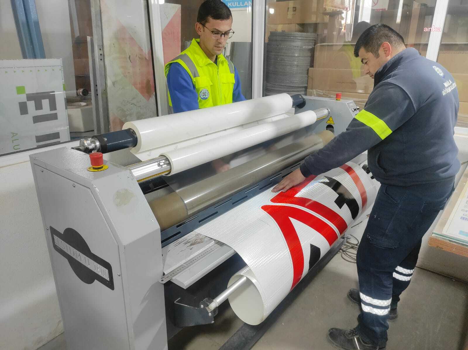 MUĞLA BÜYÜKŞEHİR, KENDİ ÜRETTİĞİ TRAFİK LEVHALARINDAN 24 MİLYON TL TASARRUF SAĞLADI