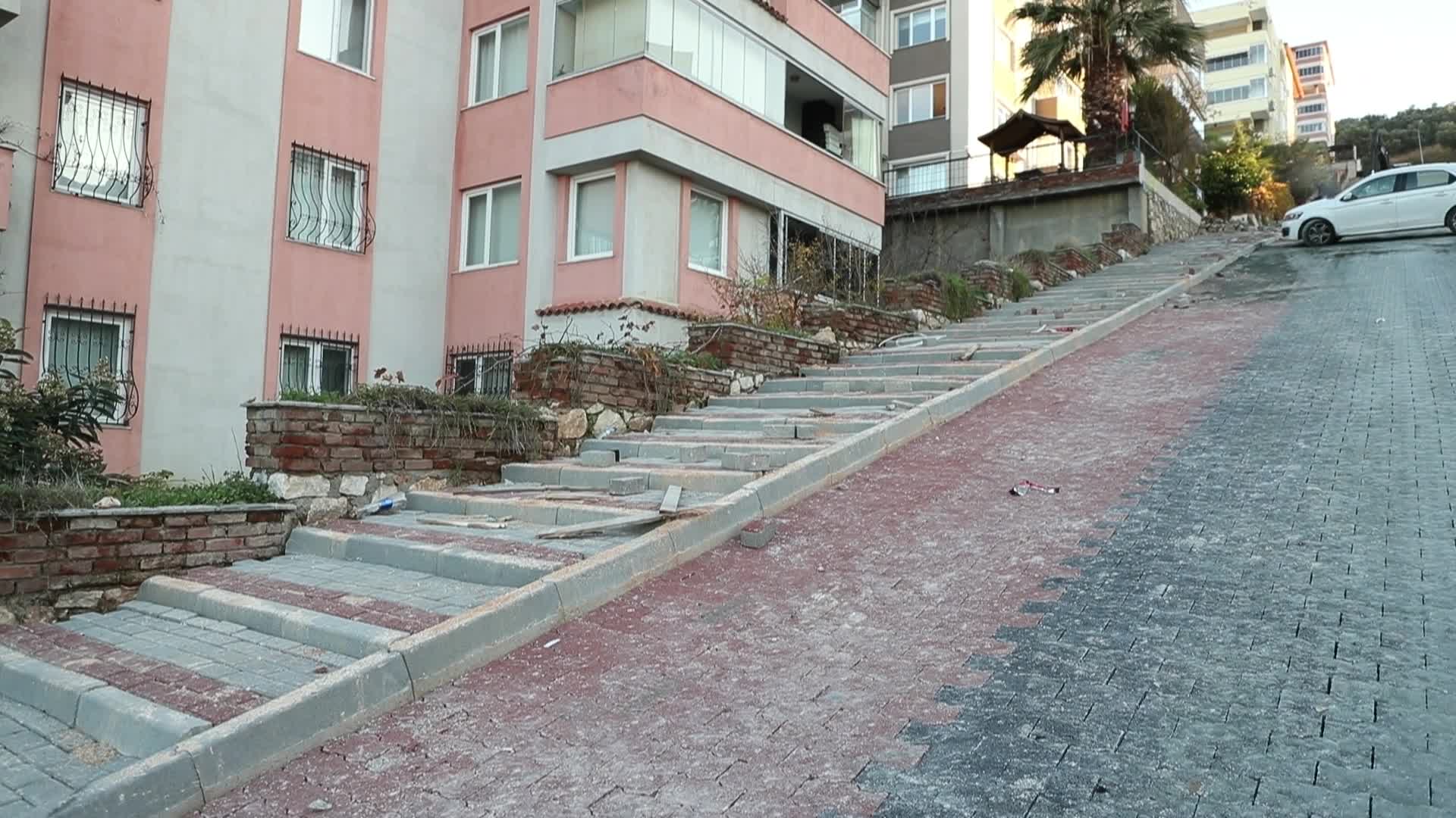 GEMLİK’TE YOL ÇALIŞMALARI SÜRÜYOR