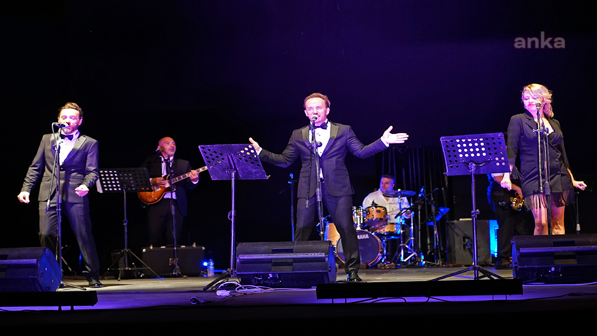ANTALYA'DA PANDEMİ GÜNLERİNDE TİYATRO BULUŞMALARI SÜRÜYOR