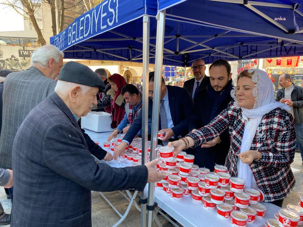 İZMİT BELEDİYESİ 12 ŞEHİT İÇİN MEVLİD-İ ŞERİF OKUTUP HELVA DAĞITTI