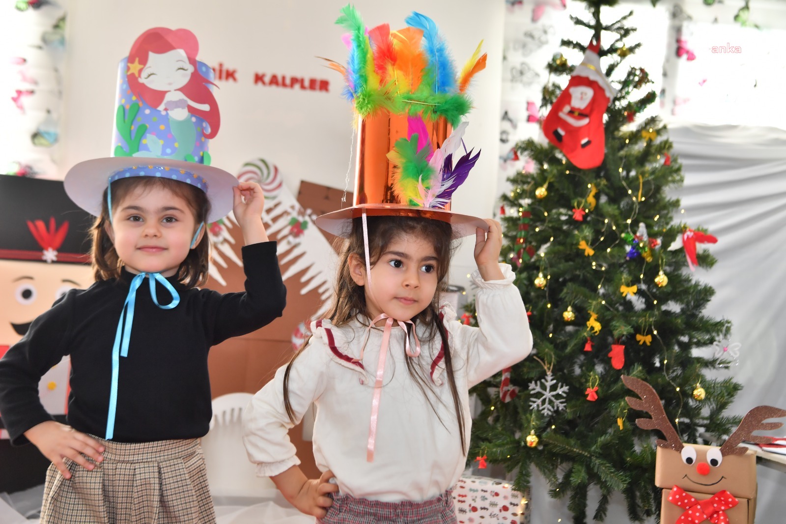 ÇUKUROVA’DA MİNİKLERDEN YENİ YIL KUTLAMASI