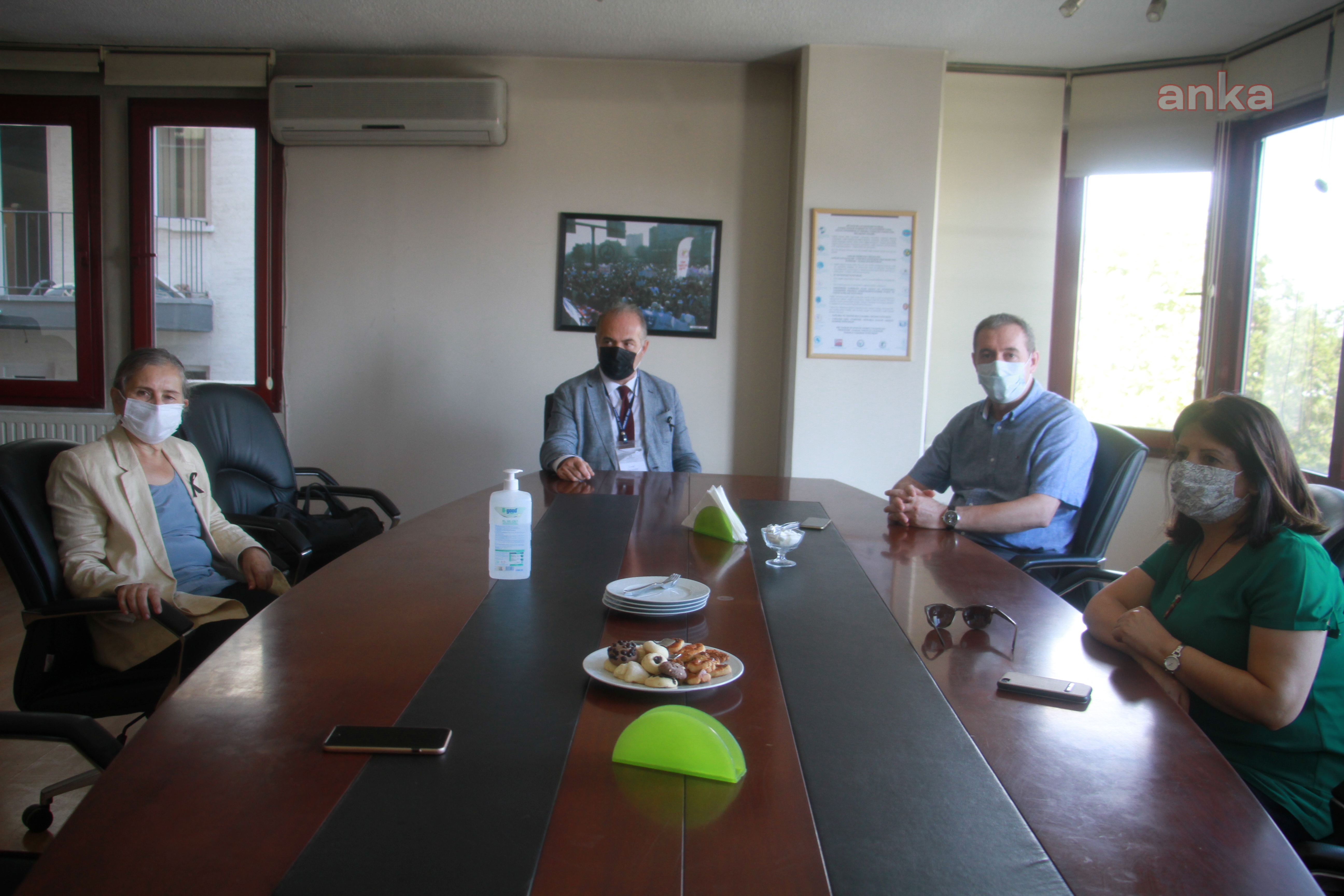HDP’DEN TTB’YE DAYANIŞMA ZİYARETİ