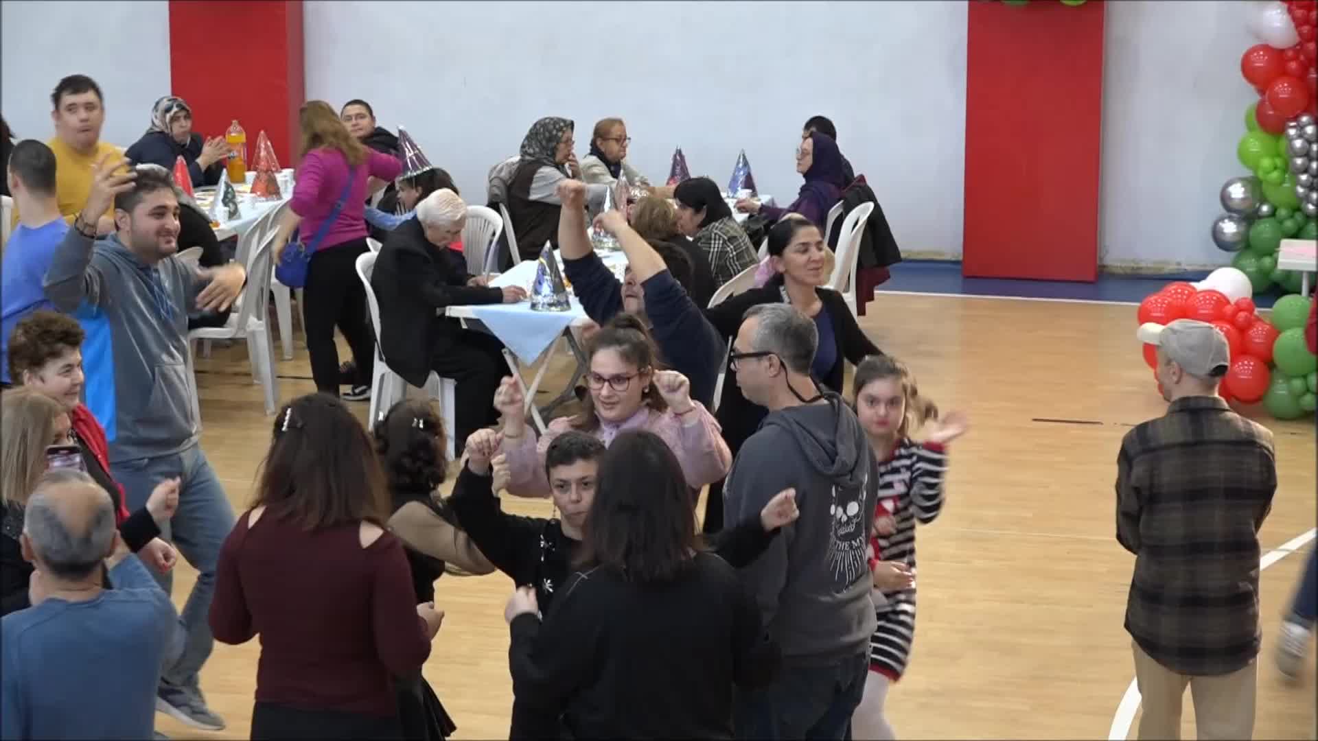 BALÇOVA'DA ENGELSİZ YENİ YIL PARTİSİ
